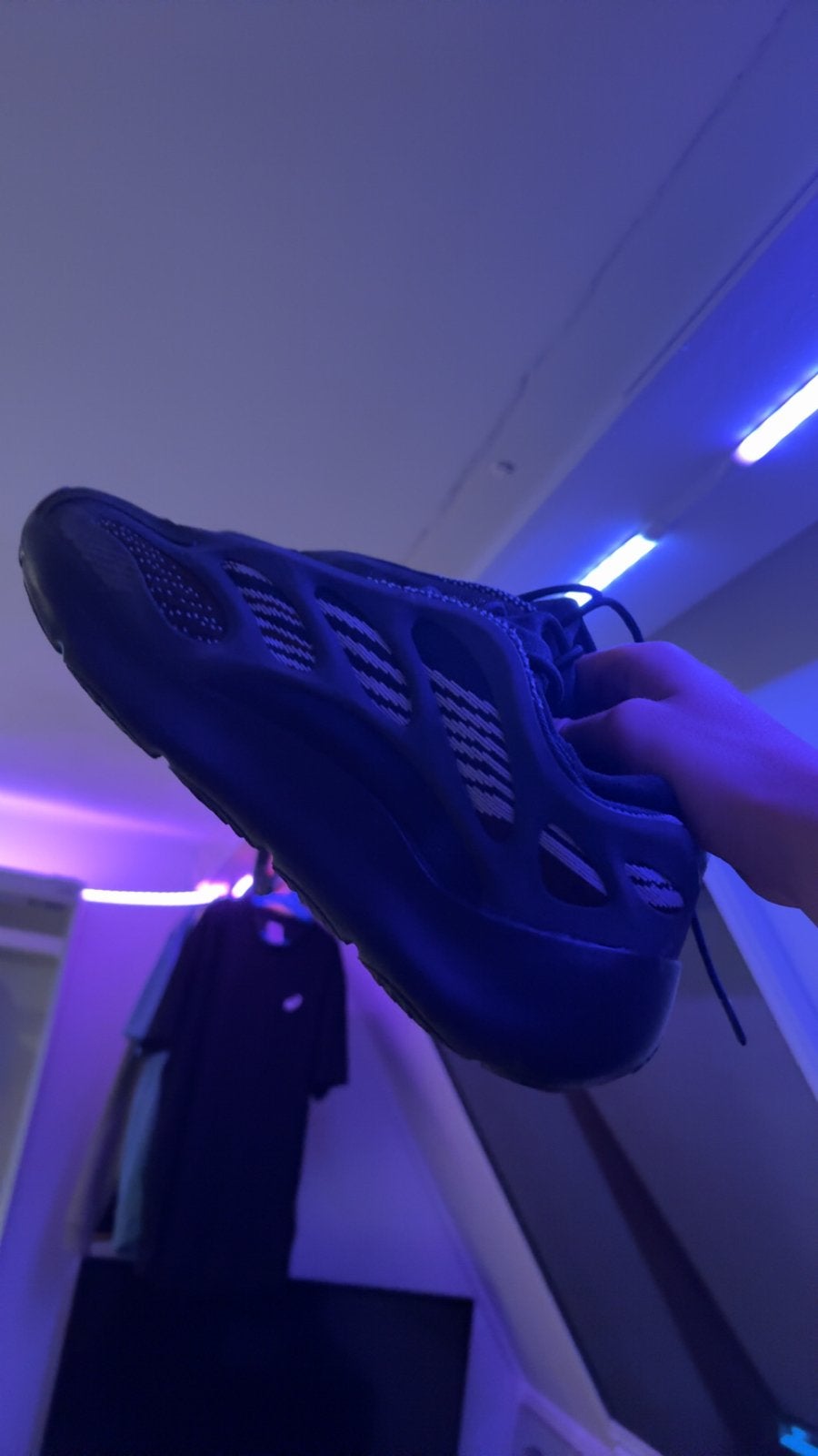 Yeezy 700 sneakers maat 44 met doos, Ophalen of Verzenden, Gedragen, Zwart, Sneakers of Gympen
