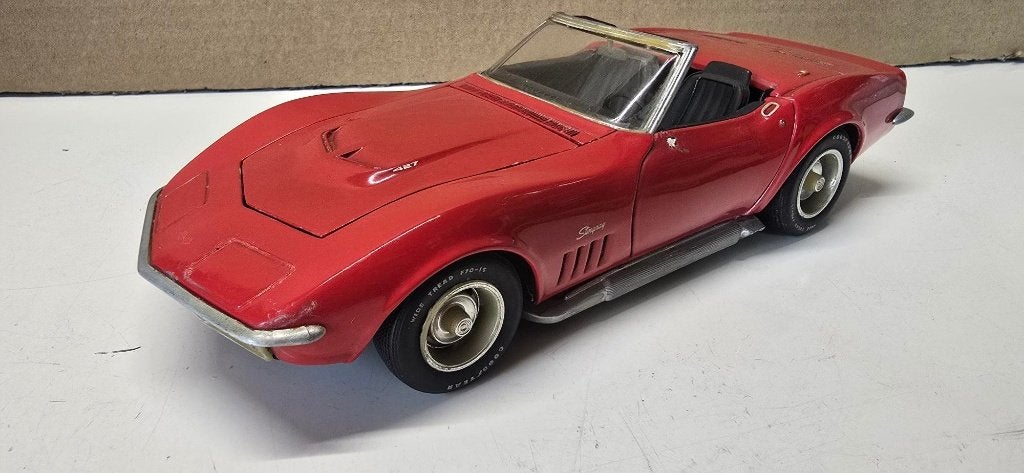 CHEVROLET CORVETTE STINGRAY 1969 CABRIO ROOD REVELL 1:18, Ophalen, Gebruikt, Auto, Revell