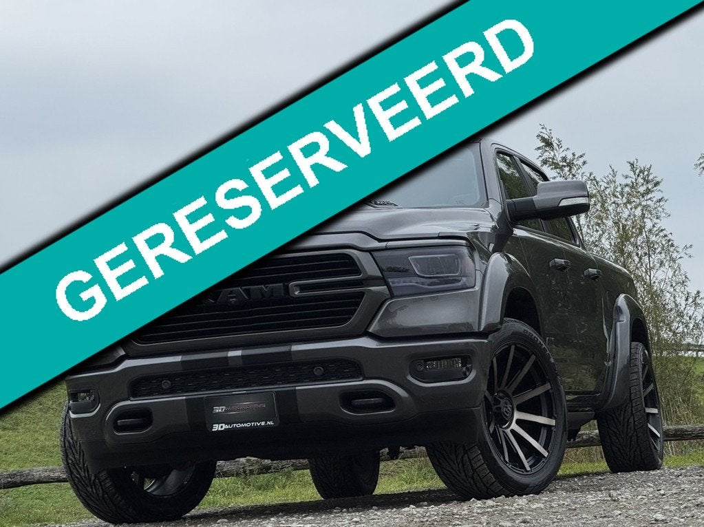 Dodge RAM 1500 LARAMIE NIGHT WIDEBODY 5.7L V8, ORIG NED, LUC, Auto's, Automaat, Gebruikt, 5654 cc, Origineel Nederlands