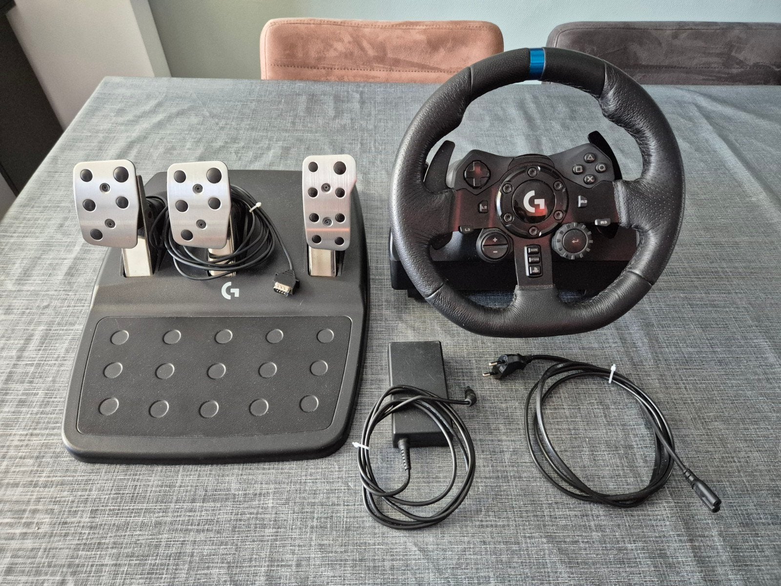 Logitech G923 Stuur en Pedalen voor PS4/PS5/PC, Spelcomputers en Games, Ophalen of Verzenden, Zo goed als nieuw, Stuur of Pedalen