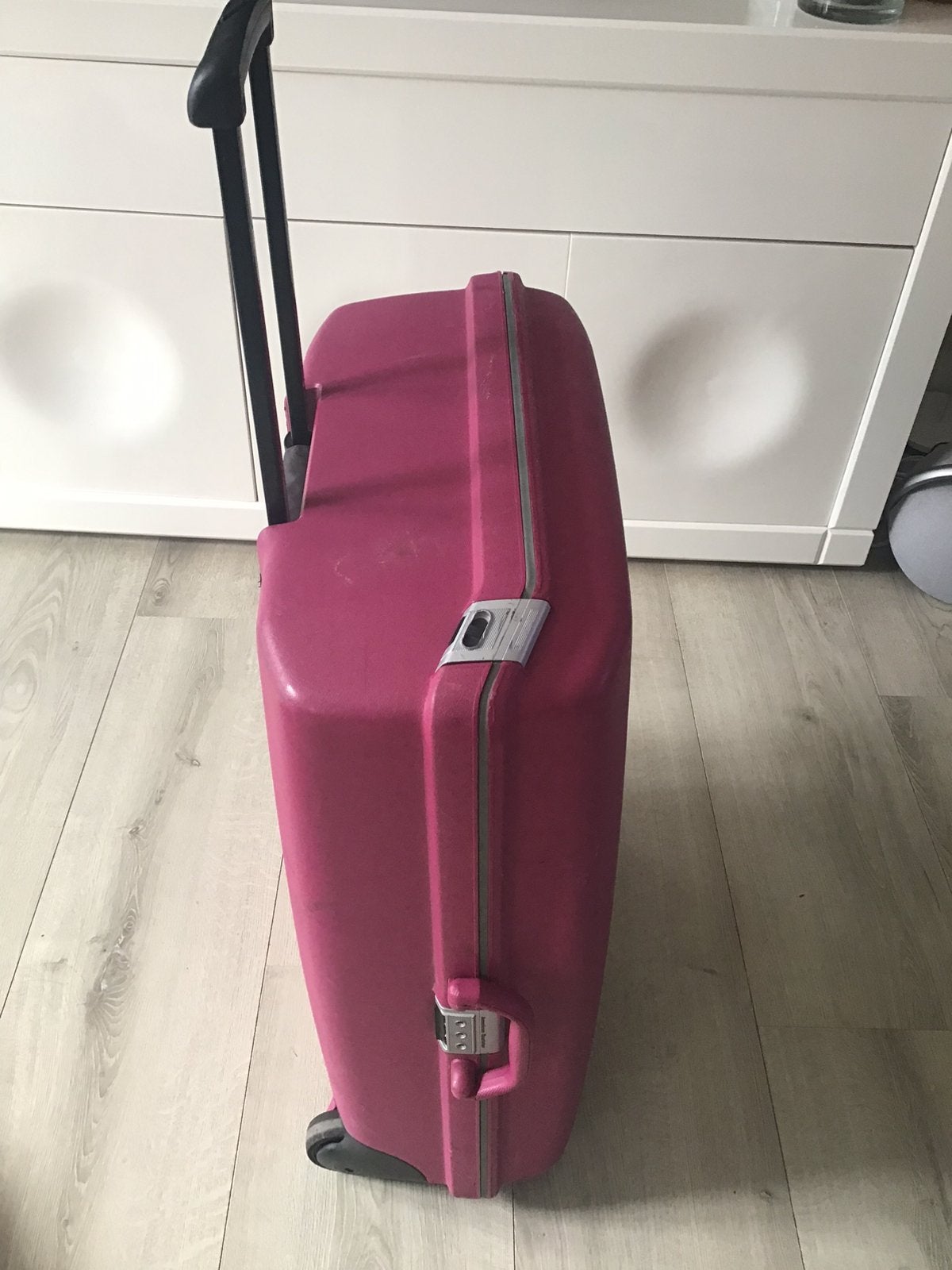 Roze American Tourister koffer met uitschuifbare handgreep, Roze American Tourister koffer met uitschuifbare handgreep, Hard kunststof