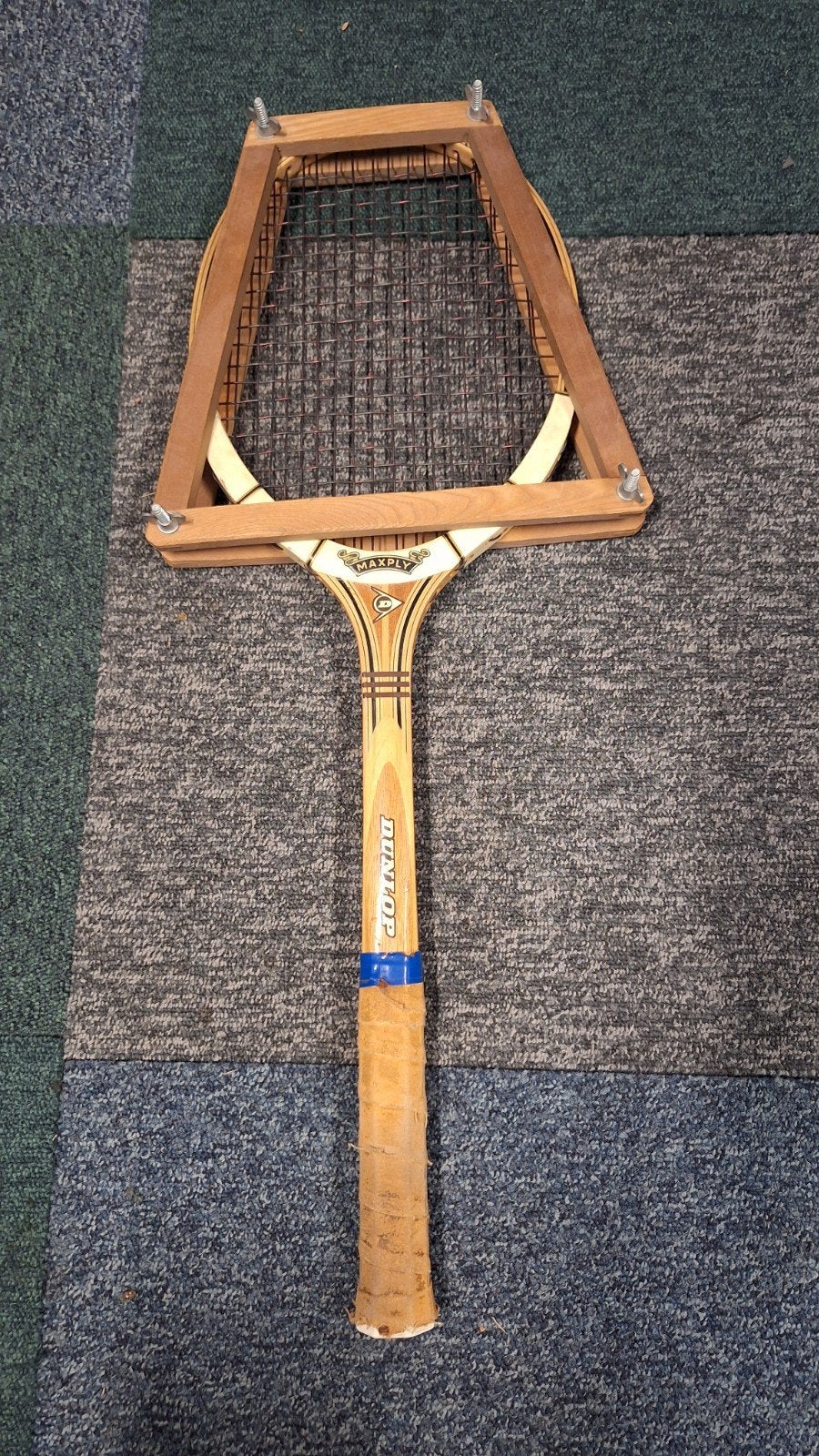 Vintage Dunlop Maxply tennisracket met houten pers, Gebruikt, Dunlop Sports, Info@dunlopsports.com, Ophalen of Verzenden