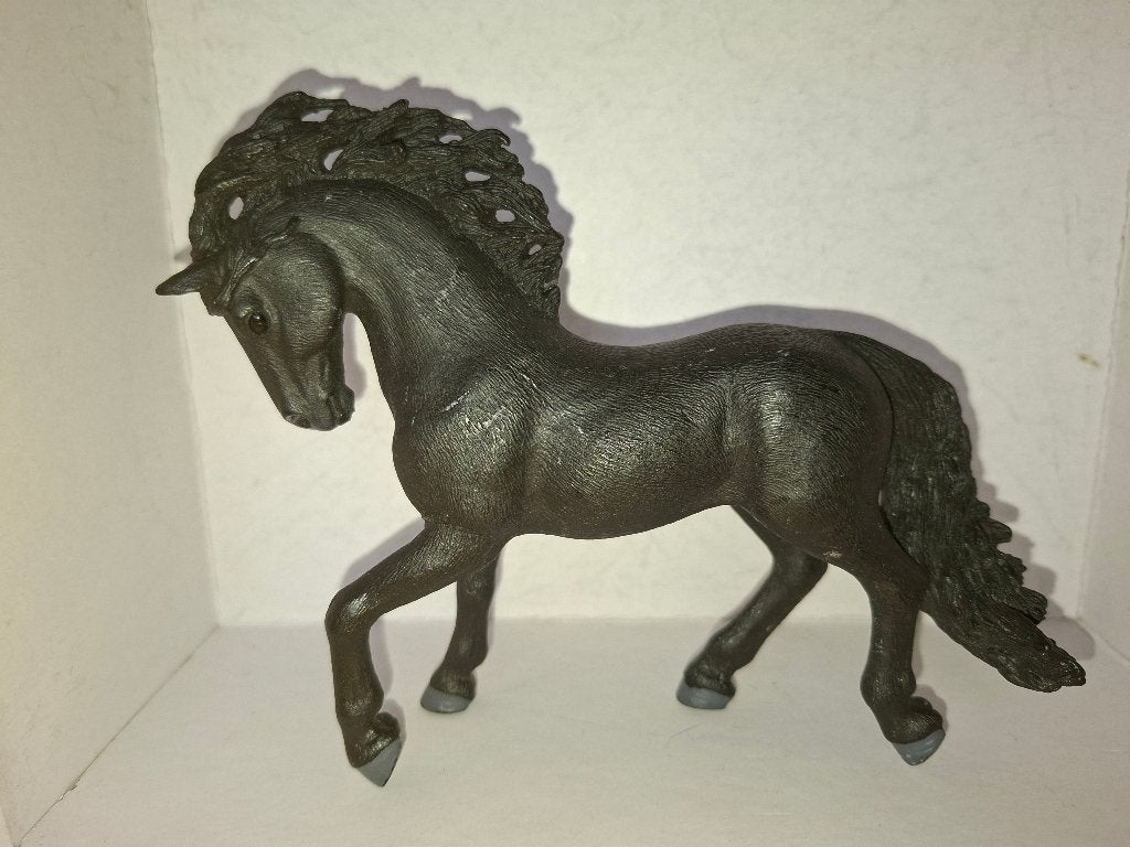 schleich zwart paard met hoge manen 13923, Ophalen of Verzenden, Zo goed als nieuw, Paard, Beeldje of Figuurtje