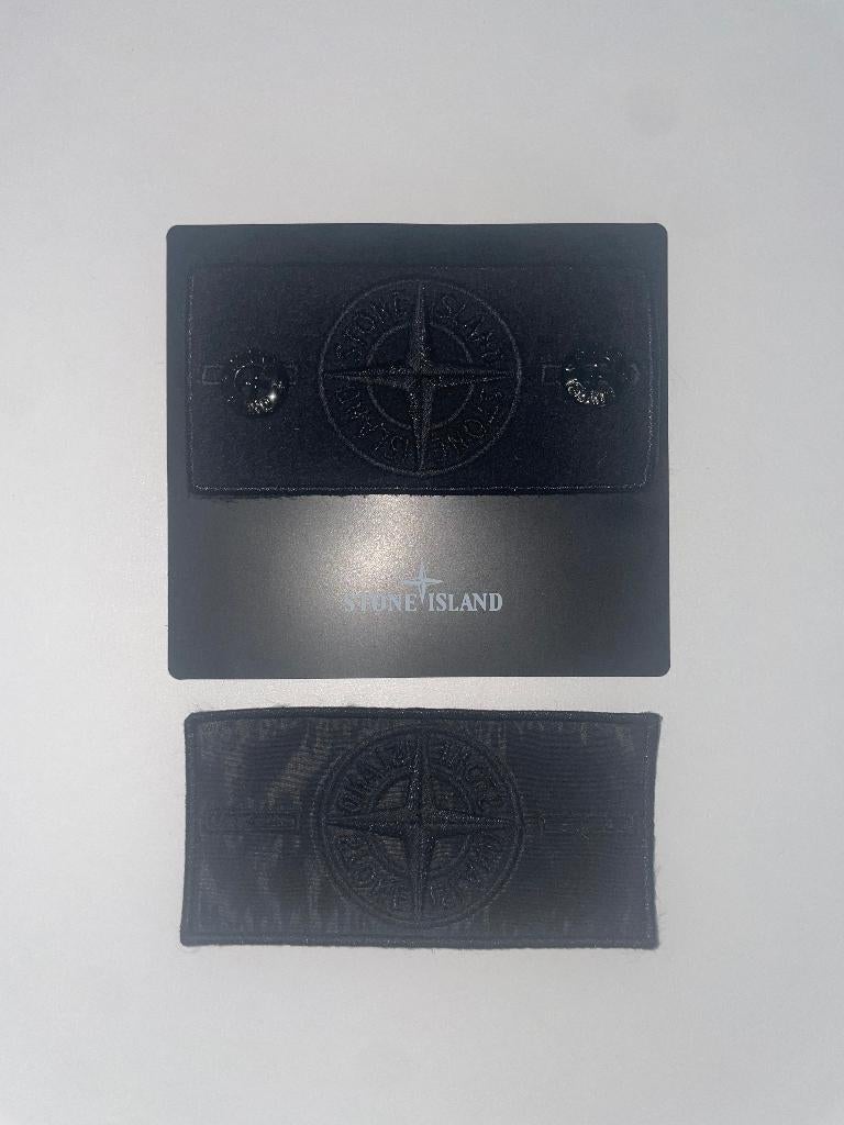 Stone Island badge (black ghost badge), Ophalen of Verzenden, Nieuw, Merk, Button