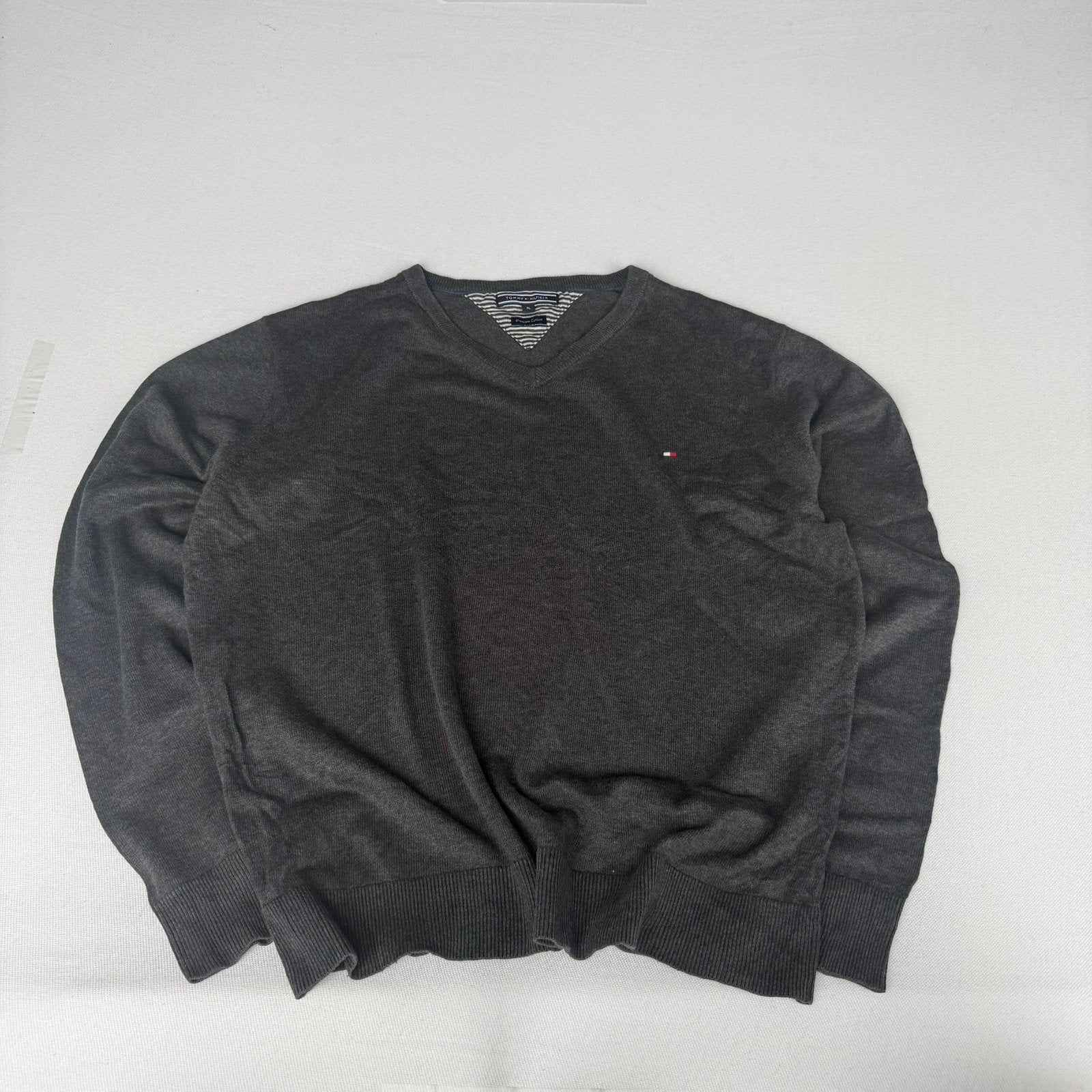 Tommy Hilfiger Premium Cotton V-Neck Trui – Donkergrijs, XL, Ophalen of Verzenden, Zo goed als nieuw, Maat 56/58 (XL), Grijs