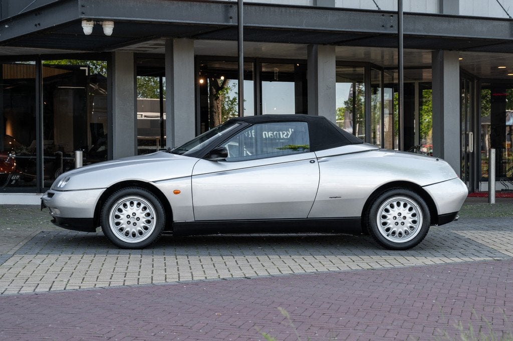 Alfa Romeo Spider 2.0 Twin Spark 16V (bj 1995), Auto's, Oldtimers, Zwart, Bedrijf, Handgeschakeld, 2 stoelen