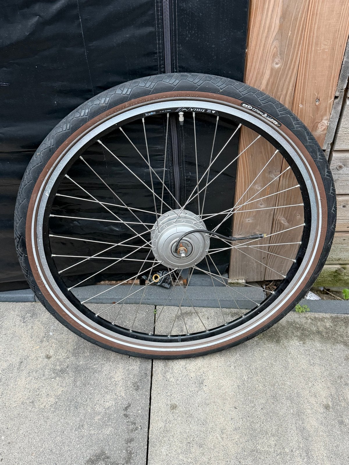 Stella Pro-40D 28 inch voorwiel met 250W motor, Fietsen en Brommers, Fietsonderdelen, Ophalen of Verzenden, Zo goed als nieuw