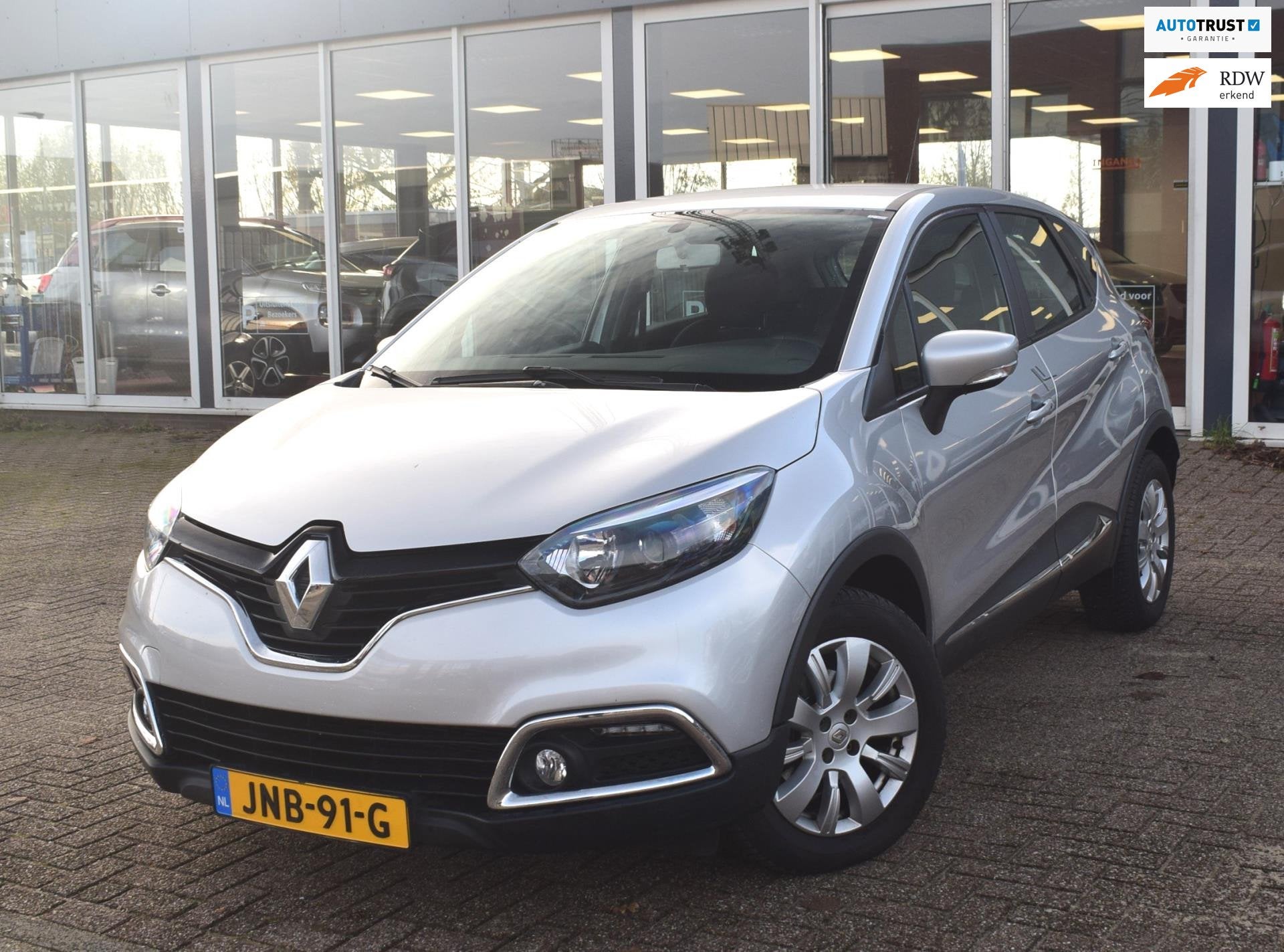Renault CAPTUR 1.2 TCe Dynamique AUTOMAAT | CRUISE CONTROL |, Auto's, Euro 5, Stof, Zwart, 4 cilinders