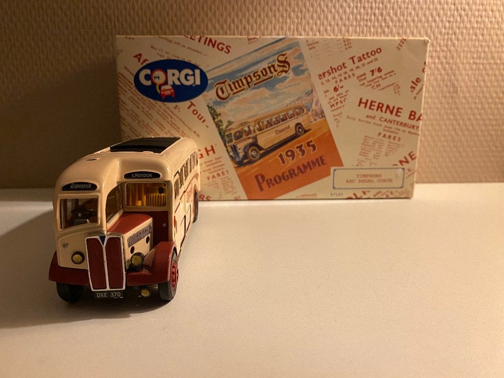 Corgi - AEC Regal Coach Timpsons, Hobby en Vrije tijd, Modelauto's | 1:50, Ophalen of Verzenden, Nieuw, Bus of Vrachtwagen, Corgi