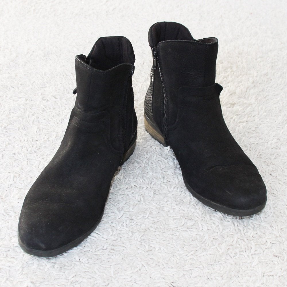 Zwarte Suede Dames Laarsjes (Maat 39) € 25,-, Kleding | Dames, Schoenen, Zwart, Lage of Enkellaarzen, Ophalen of Verzenden, Zo goed als nieuw