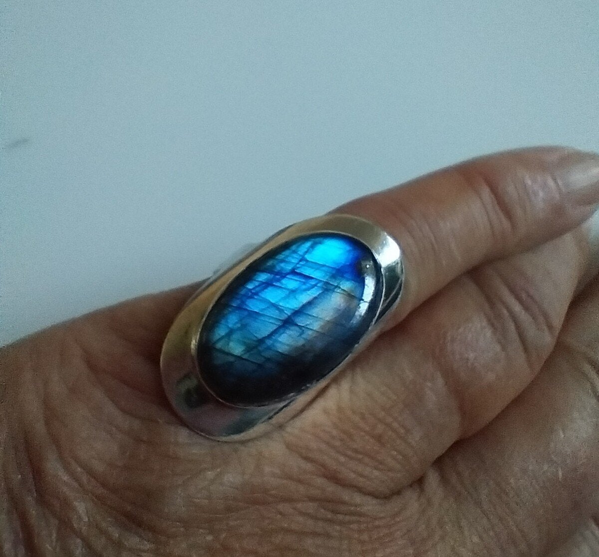 Mooie zware zilveren ring met grote labradoriet, Verzenden, Zilver, Ring