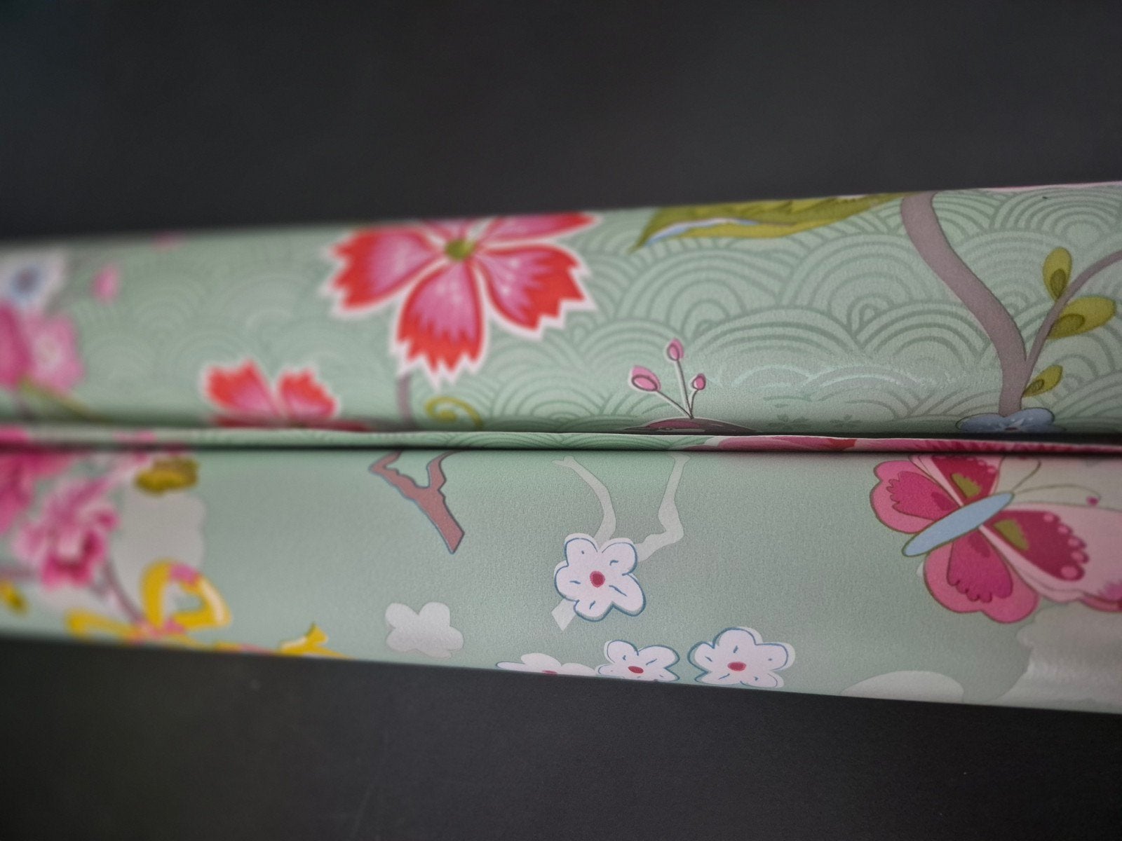 Ongeveer 8 mtr PIP behang chinese roos voor 25,00, Ophalen of Verzenden, Nieuw