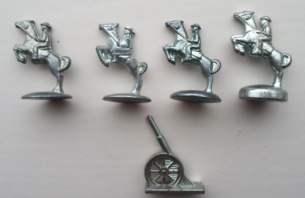 5 Oude metalen Monopoly stukjes/pionnen. Jaren '50., Hobby en Vrije tijd, Gezelschapsspellen | Bordspellen, Ophalen of Verzenden