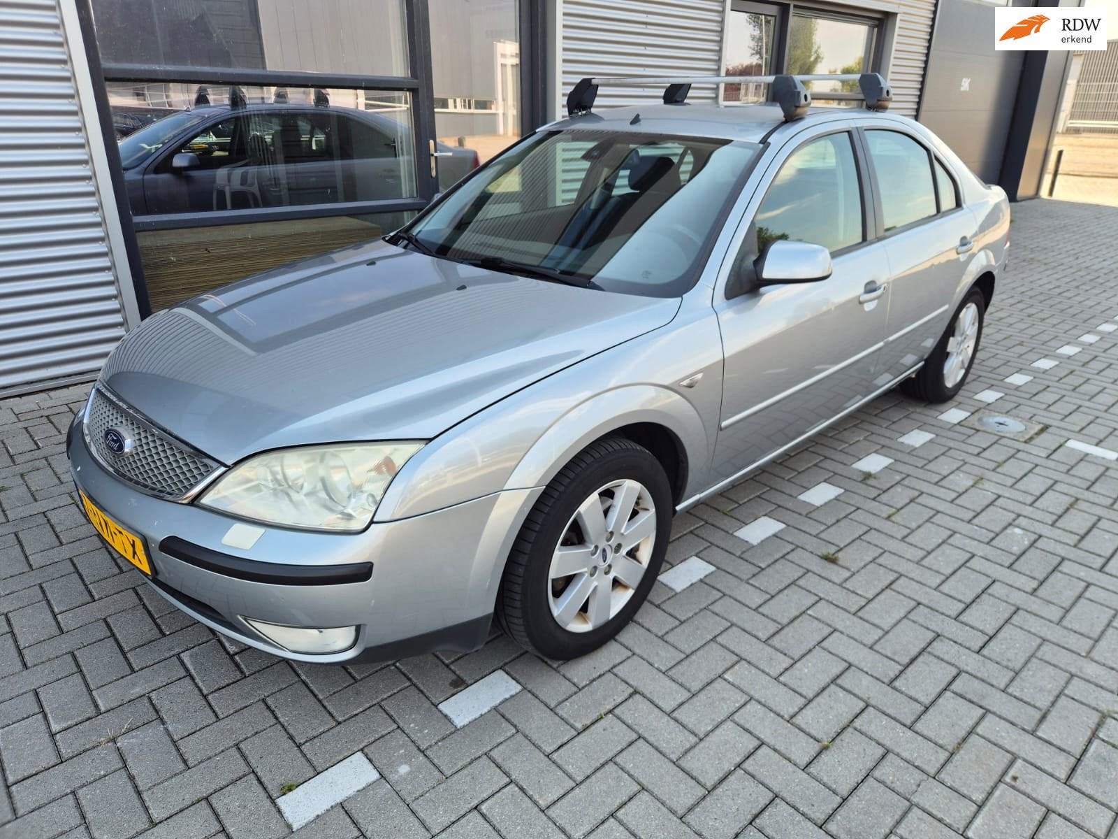 Ford Mondeo 2.0-16V First Edition - export of sloop, Stof, Zwart, Mondeo, 1283 kg