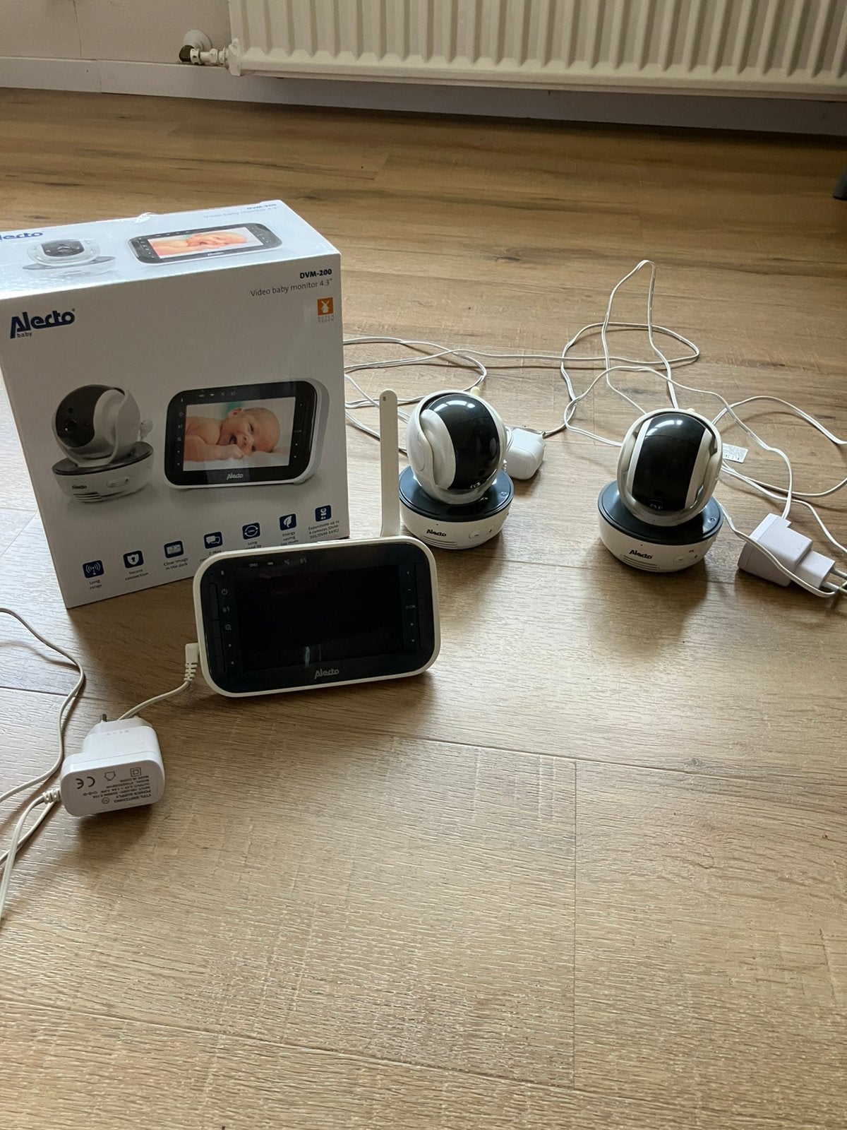 Alecto dvm 200 babyfoon.Met 2 camera’s en terugspreekfunctie, Kinderen en Baby's, Ophalen of Verzenden, Gebruikt, 250 meter of meer