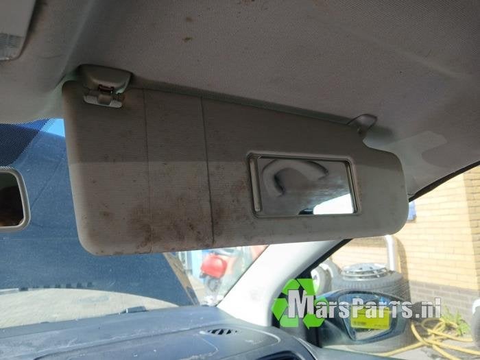 Zonneklep van een Volkswagen Polo