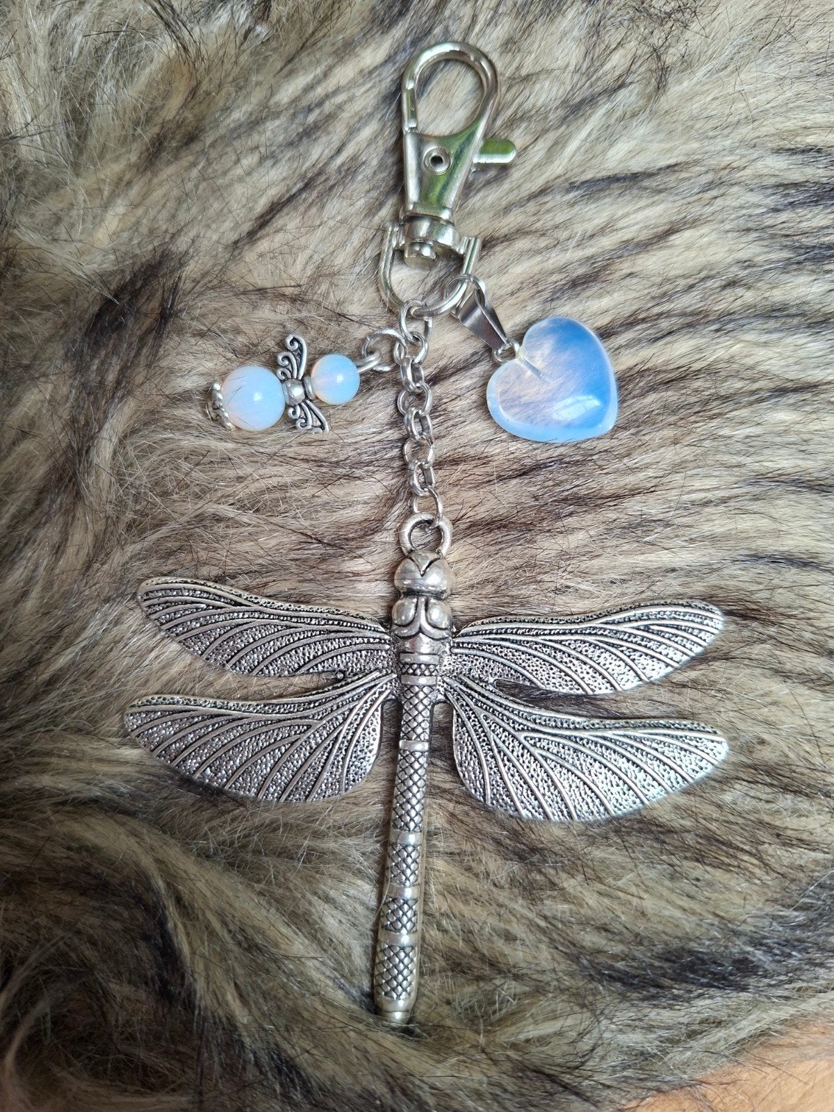 Sleutelhanger libelle met opaliet engel en hart, Verzamelen, Sleutelhangers, Ophalen of Verzenden, Nieuw
