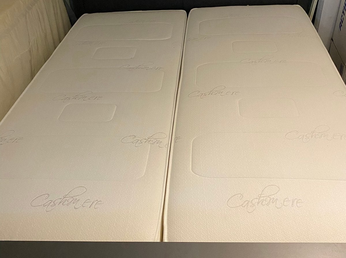 2x 80x200cm matras, Ophalen, Zo goed als nieuw