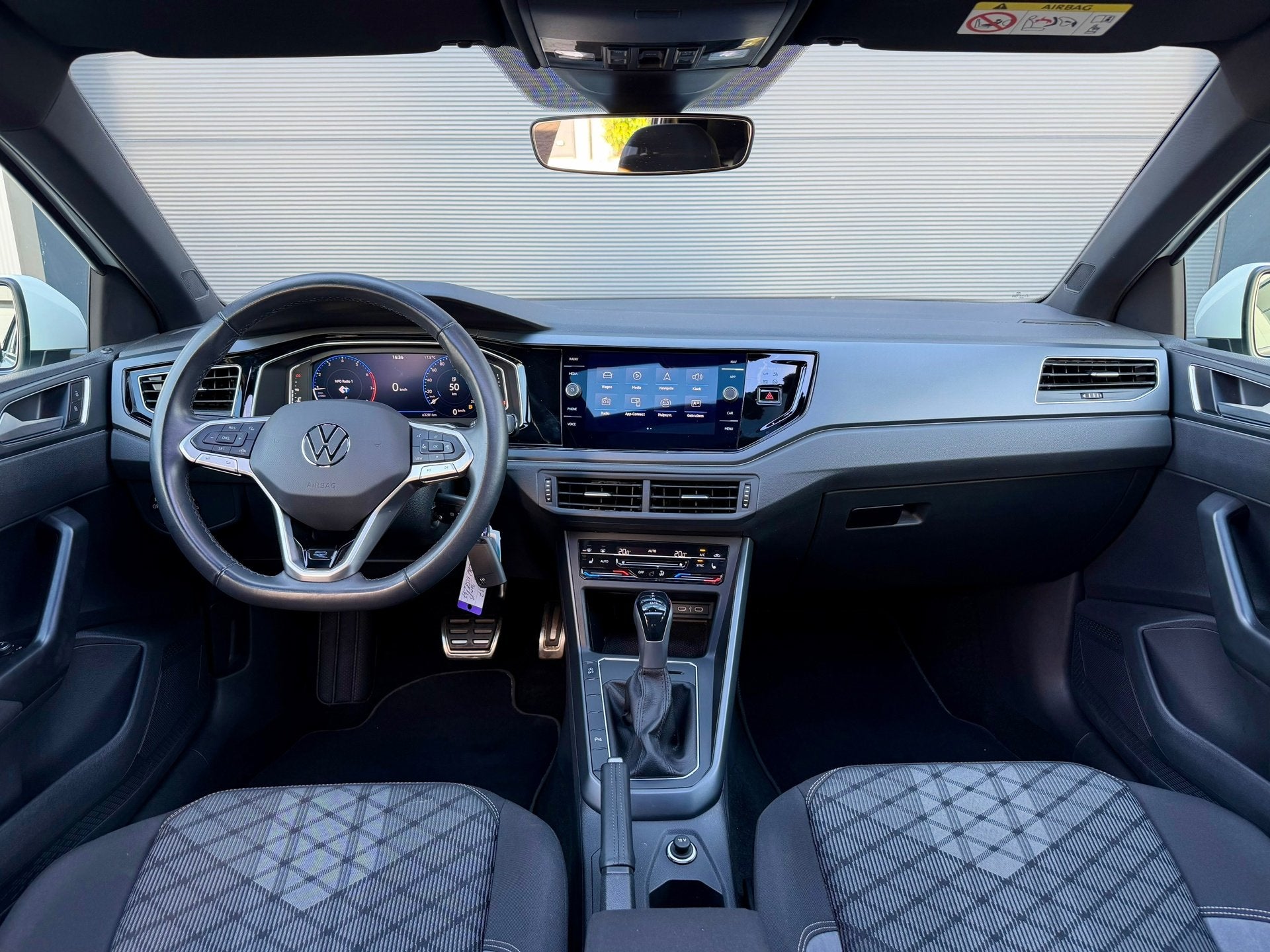 Volkswagen Polo 1.0 TSI R-Line DSG | Panorama I IQ Light | D, Dealer onderhouden, Gebruikt, Euro 6, 95 pk