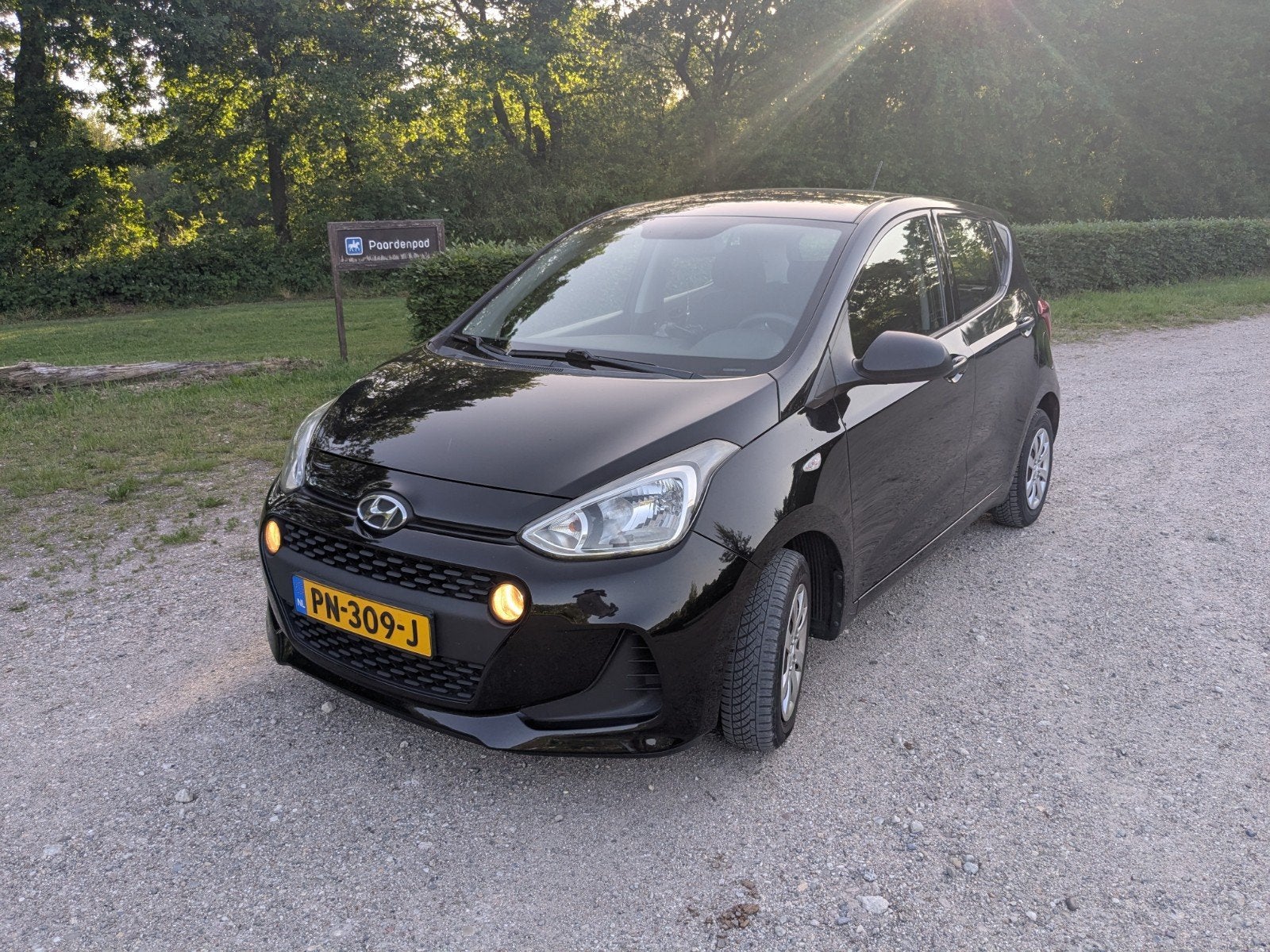 Hyundai i10 1.0i 66pk 2017 Zwart weinig km, Auto's, Hyundai, Particulier, i10, Benzine, B, Hatchback, Handgeschakeld, Origineel Nederlands