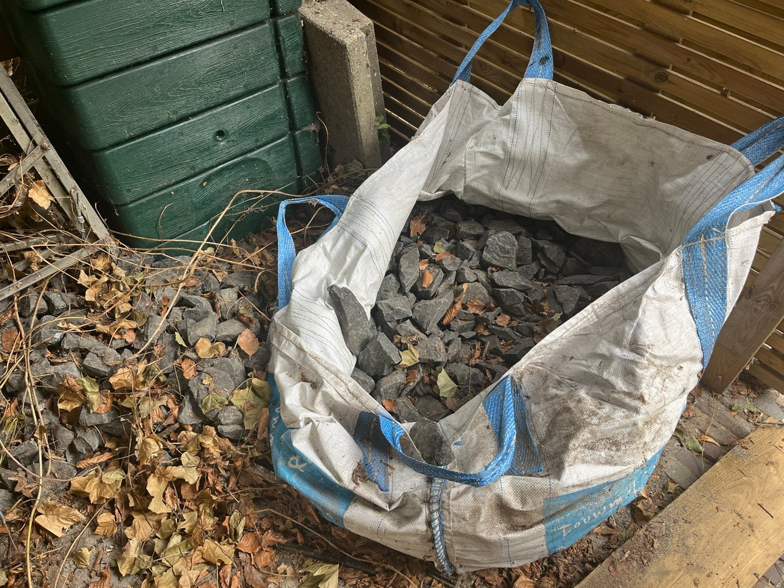 plm. 1/2 m3 basaltkeien, split, Tuin en Terras, Ophalen, Gebruikt, Antraciet, Split
