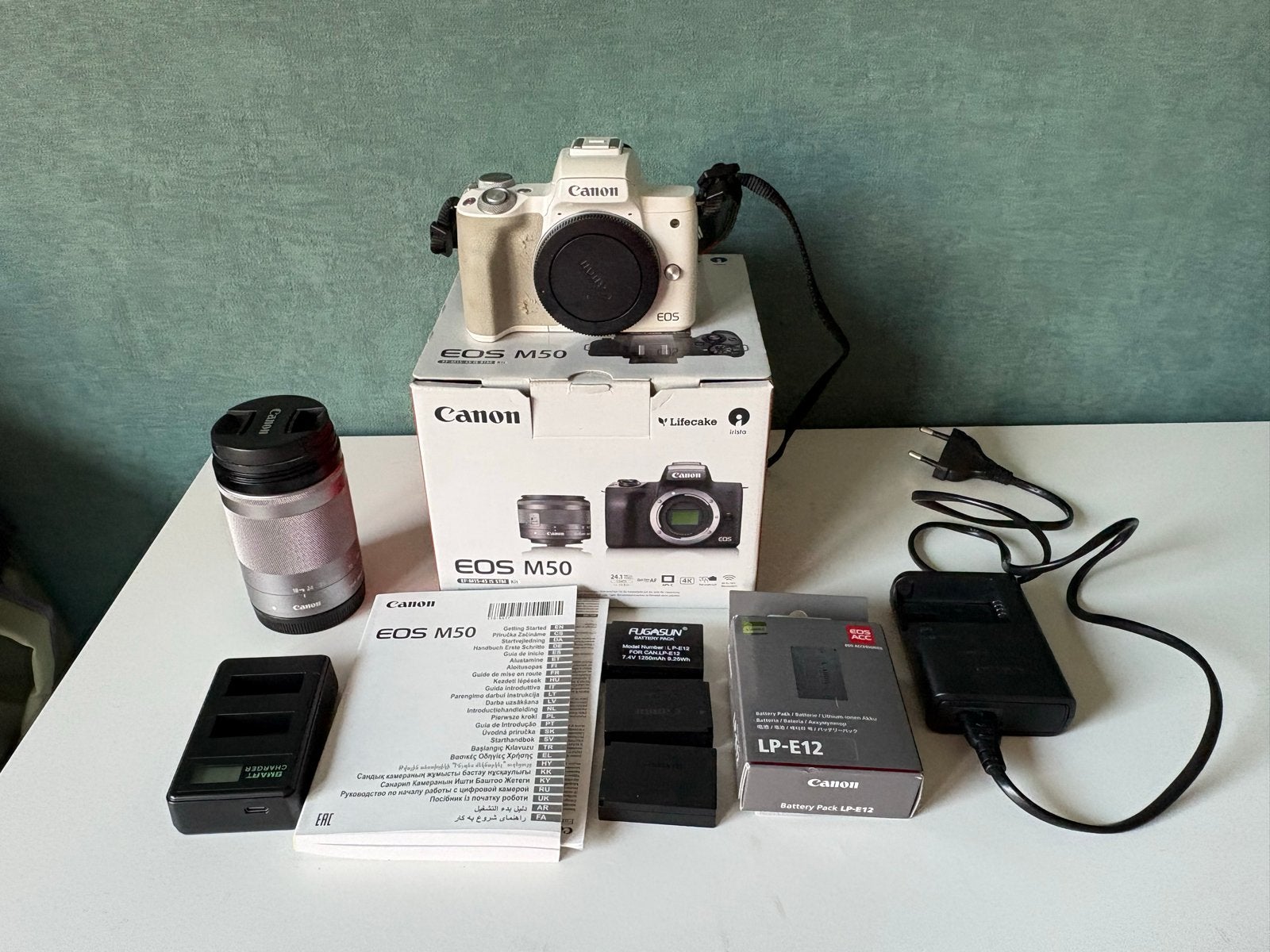 Canon EOS M50 wit met EF-M 18-150mm lens en accessoires, Gebruikt, Canon, Kantelbaar/draaibaar scherm, Ophalen of Verzenden