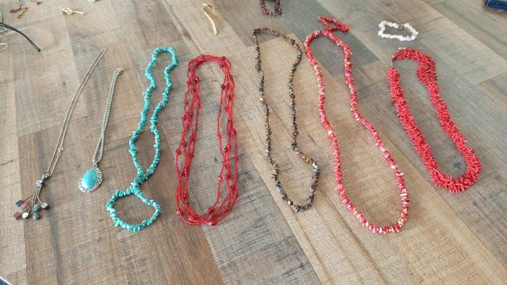 Kettinkjes, Sieraden, Tassen en Uiterlijk, Kettingen, Ophalen, Met hanger, Kunststof, Gebruikt