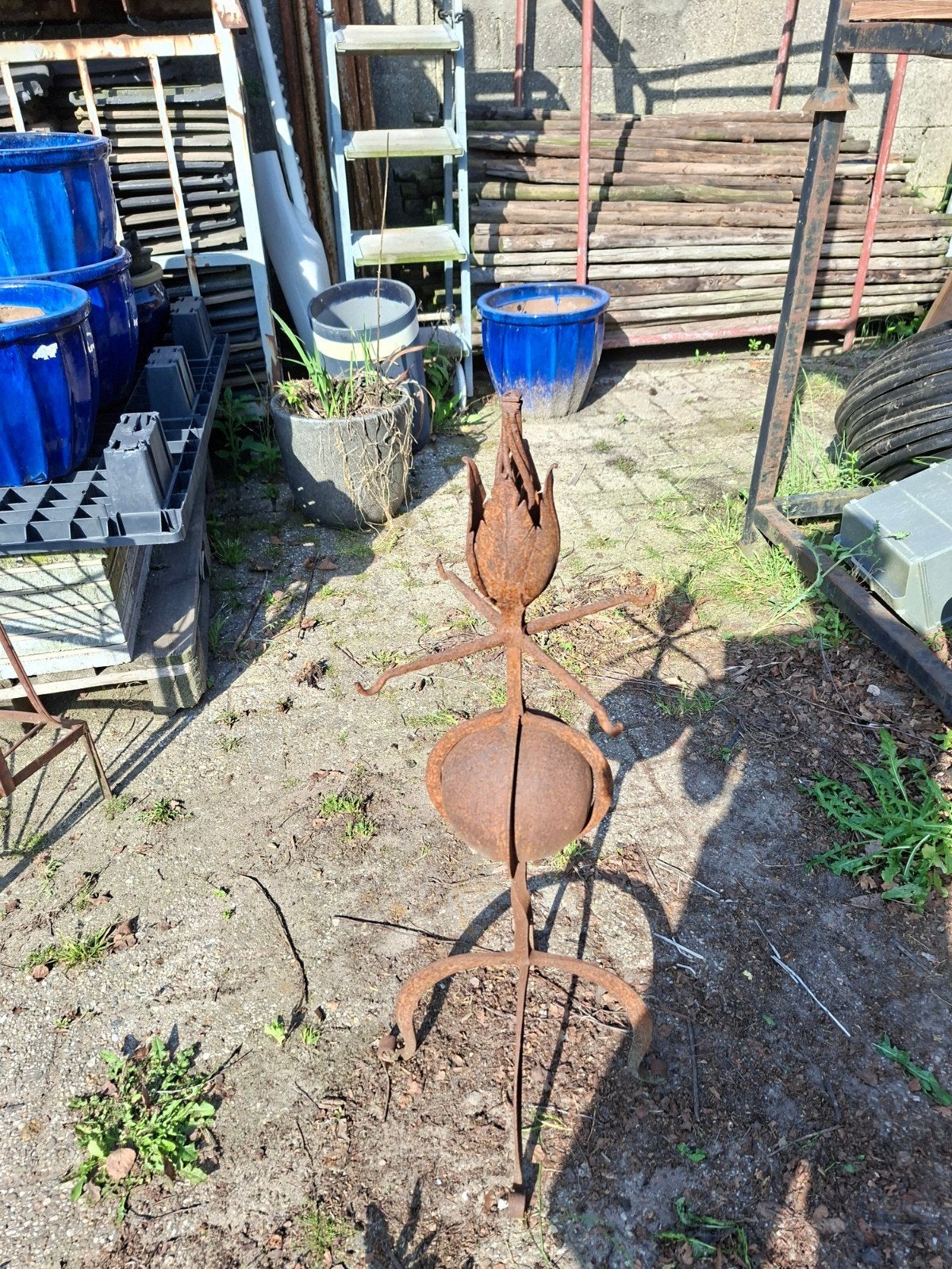 Decoratieve vogelvoer standaard van metaal, Ophalen, Gebruikt
