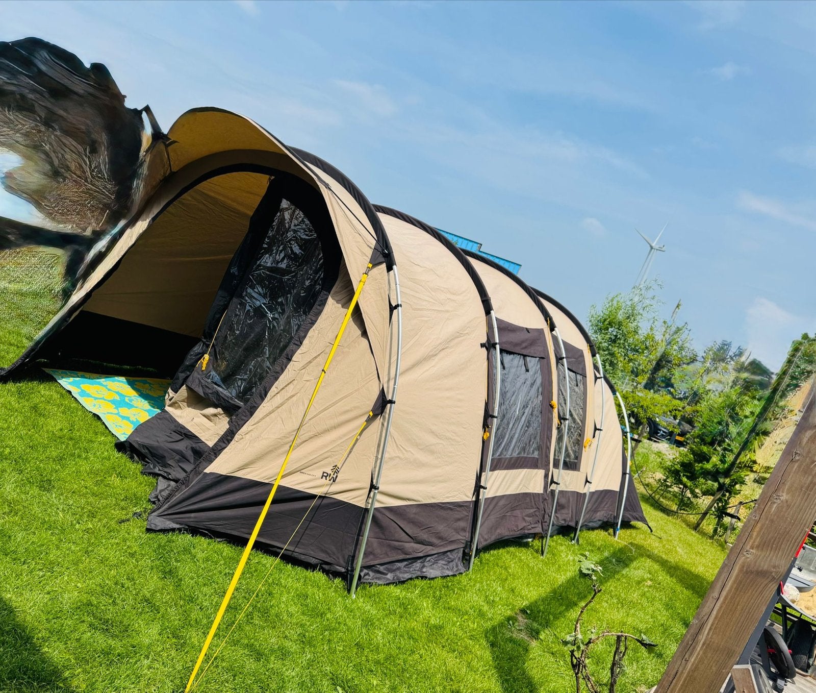 Redwood Birch 340 tunneltent met inritsbare bodem en binnent, Ophalen, Zo goed als nieuw, Tot en met 5