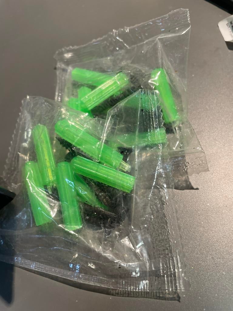 Nieuwe pluggen en schroeven set, Doe-het-zelf en Verbouw, Ophalen of Verzenden, Nieuw, Minder dan 50 mm, Pluggen