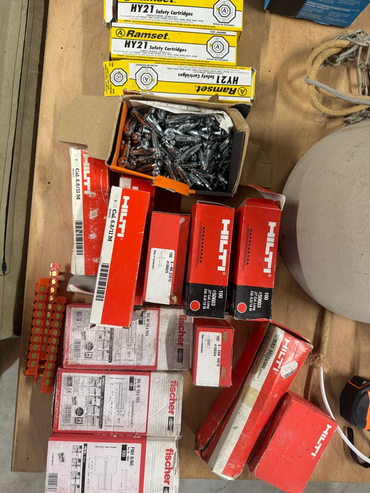 Hilti bevestigingsmaterialen en Fischer pluggen, Ophalen, Nieuw, 100 tot 250 mm, Overige typen