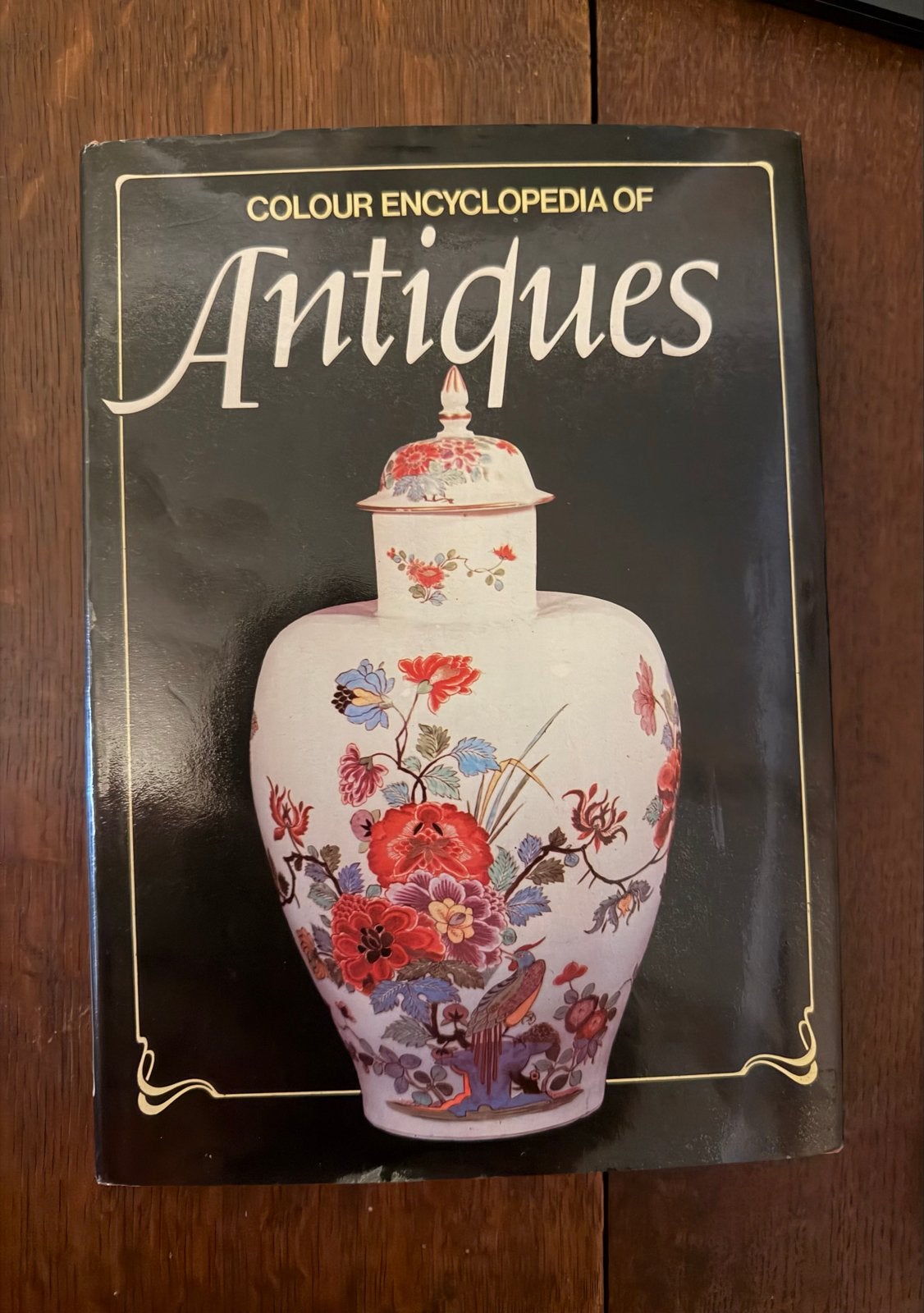 Colour Encyclopedia of Antiques - Hamlyn, Boeken, Ophalen of Verzenden, Zo goed als nieuw, Overige onderwerpen