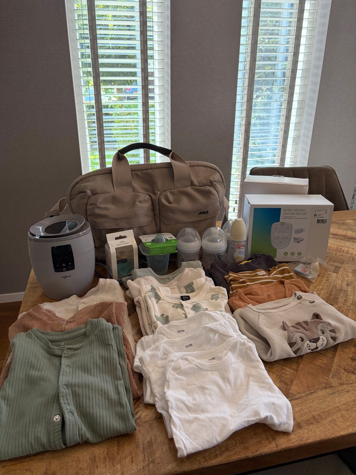 Baby uitzet: Joolz luiertas, Ardo kolfset, kleding & meer, Ophalen of Verzenden, Gebruikt