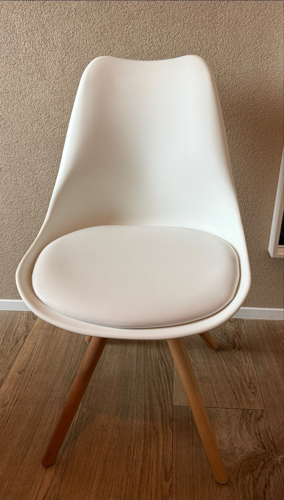 Witte stoel met Houten Poten en Kussen, Ophalen, Wit, Zo goed als nieuw, Eén