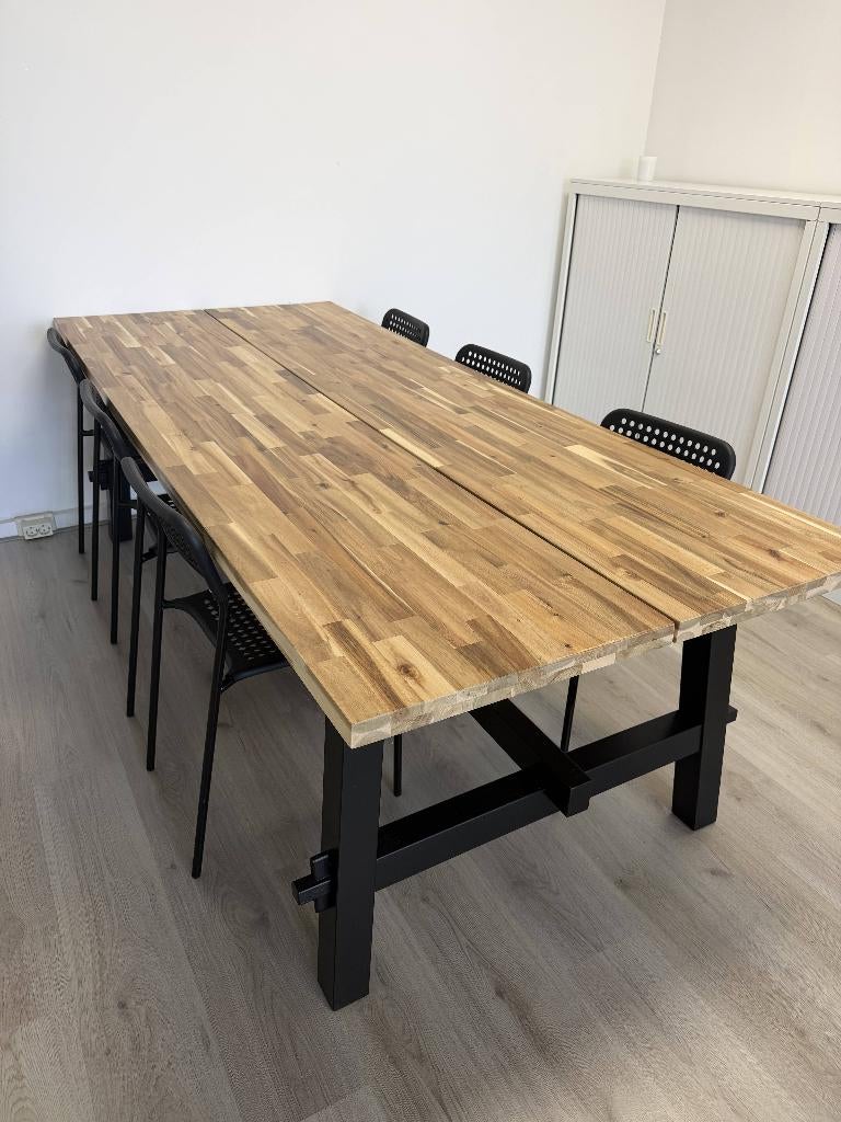 IKEA SKOGSTA Dining table, acacia/black, 235x100 cm, Huis en Inrichting, Ophalen, Gebruikt, 200 cm of meer, 50 tot 100 cm