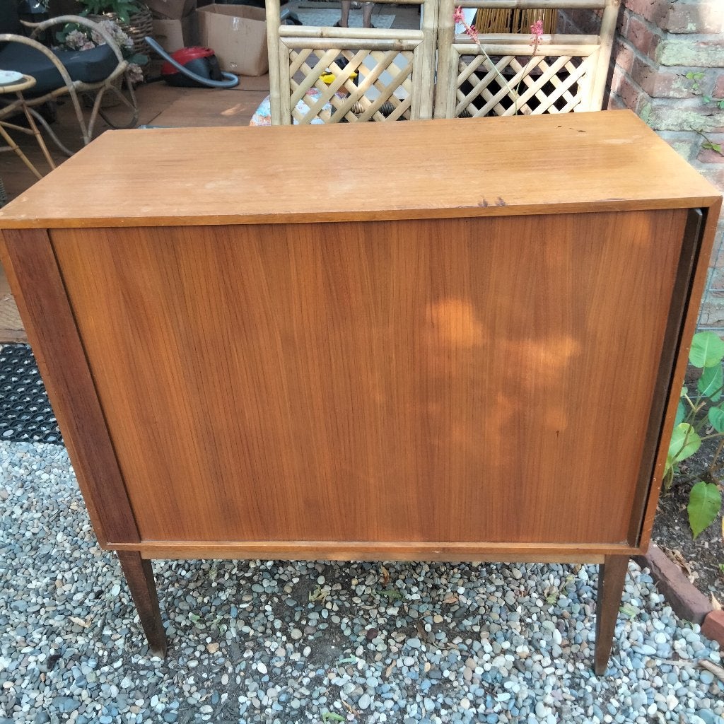 Vintage Teakhouten tv - kast met schuifdeur, Huis en Inrichting, Kasten | Televisiemeubels, Ophalen, Gebruikt, Teakhout, 50 tot 100 cm