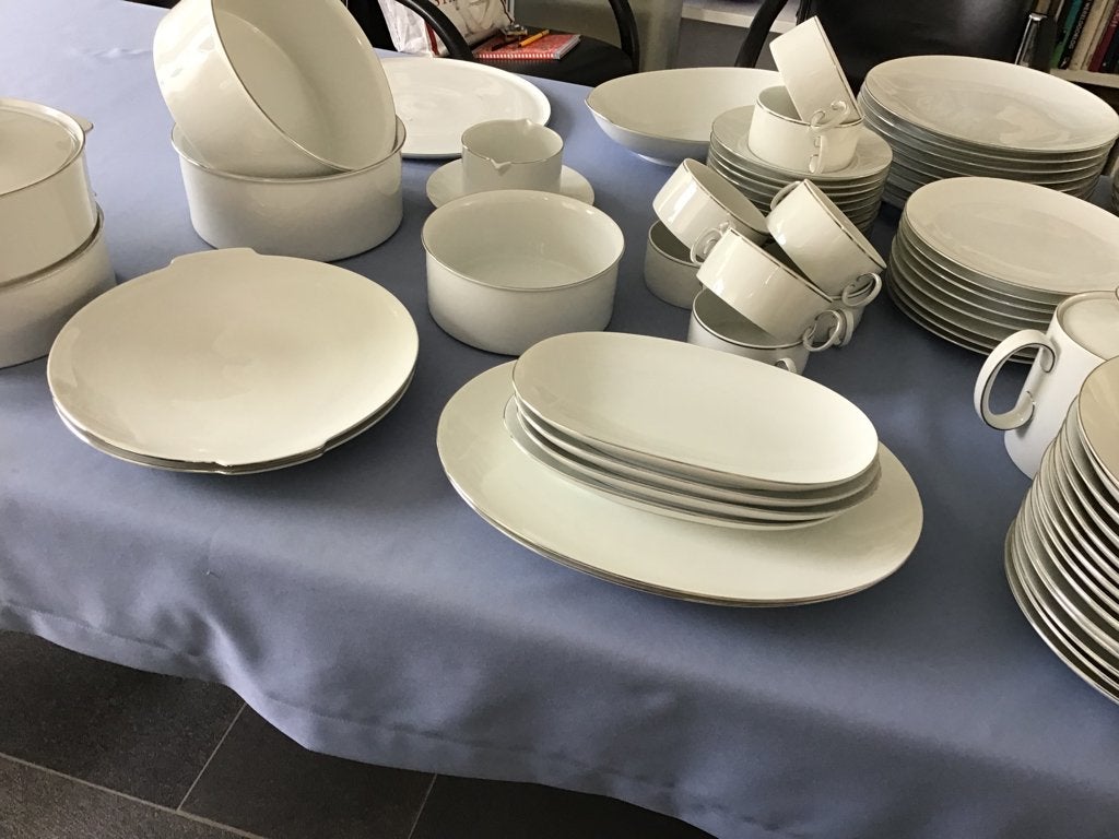 Te koop: Mooi Thomas service Platina wit met zilver randje, Ophalen, Zo goed als nieuw, Bord(en), Overige stijlen