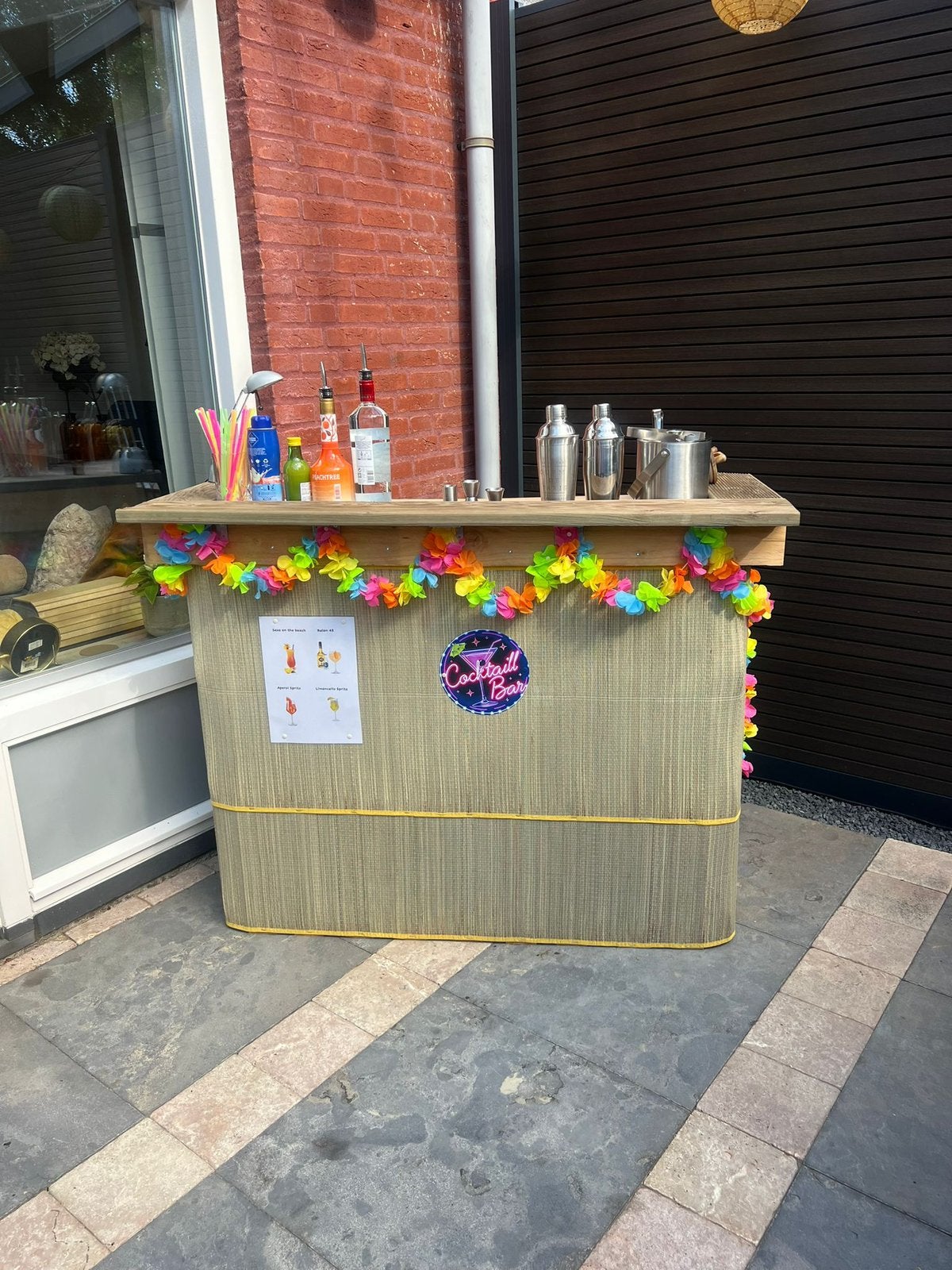 Cocktail bar te huur, Ophalen