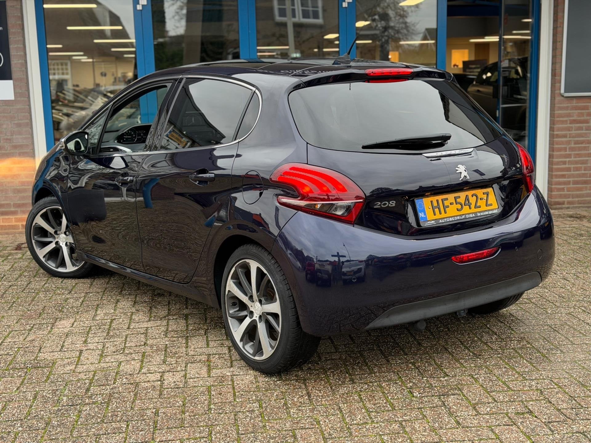 Peugeot 208 1.2 PureTech Allure 2015 AUT NAVI CLIMA LM NAP!, Auto's, Dealer onderhouden, Stof, Gebruikt, 1199 cc