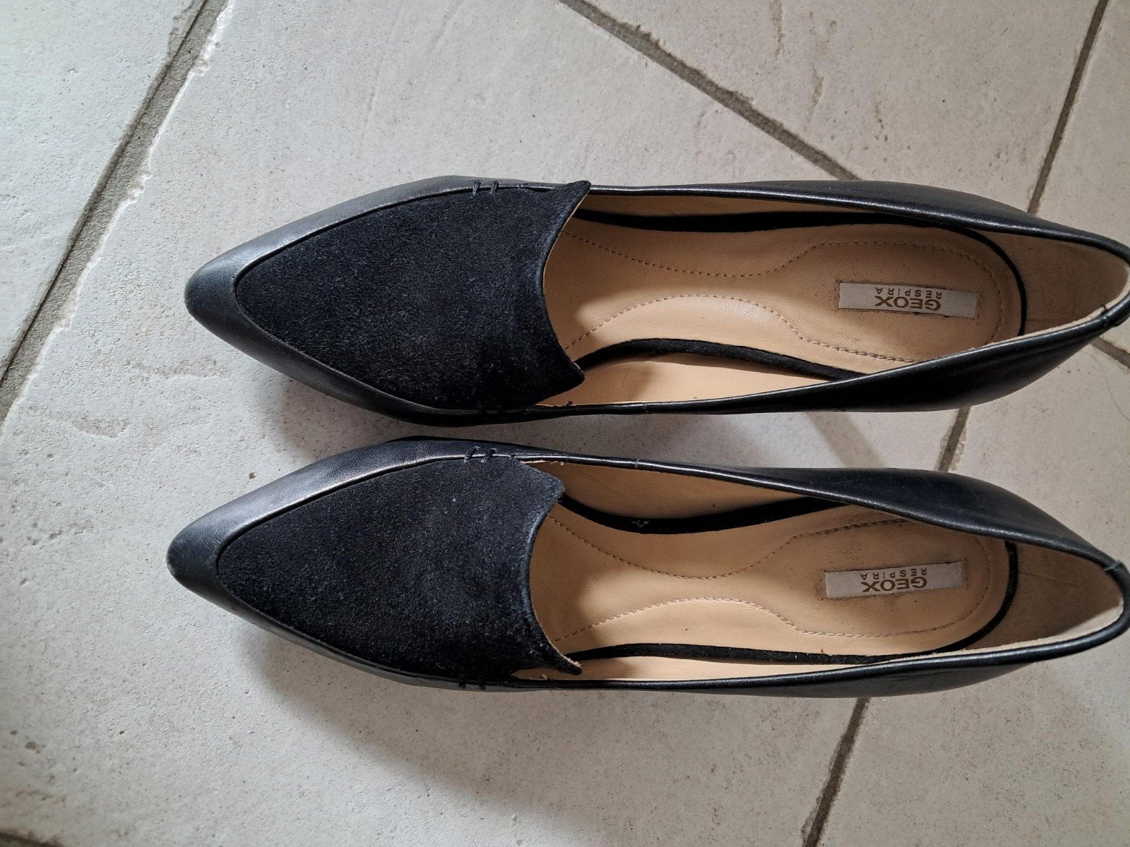 Geox leren pumps met suède, maat 39, nieuwstaat, Kleding | Dames, Geox, Pumps, Zwart, Ophalen of Verzenden