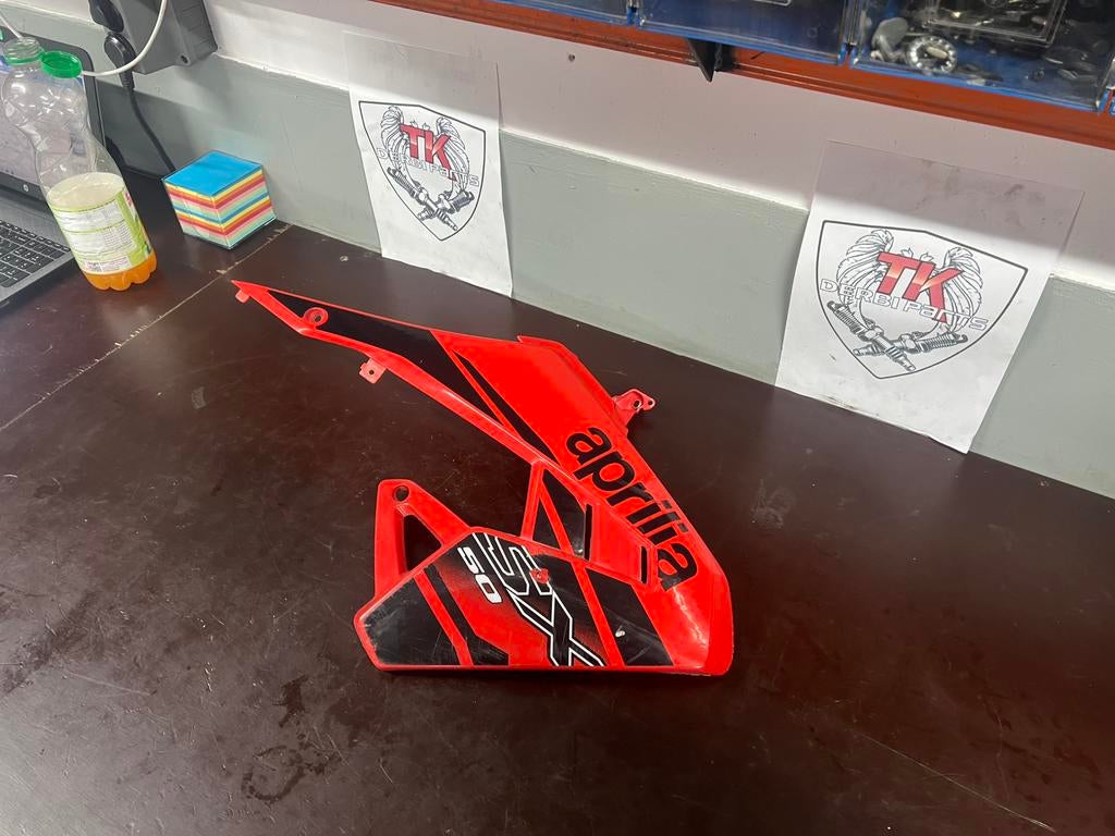 Aprilia sx50 radiateurkap rechts, Gebruikt, Ophalen of Verzenden, Nvt, Kap