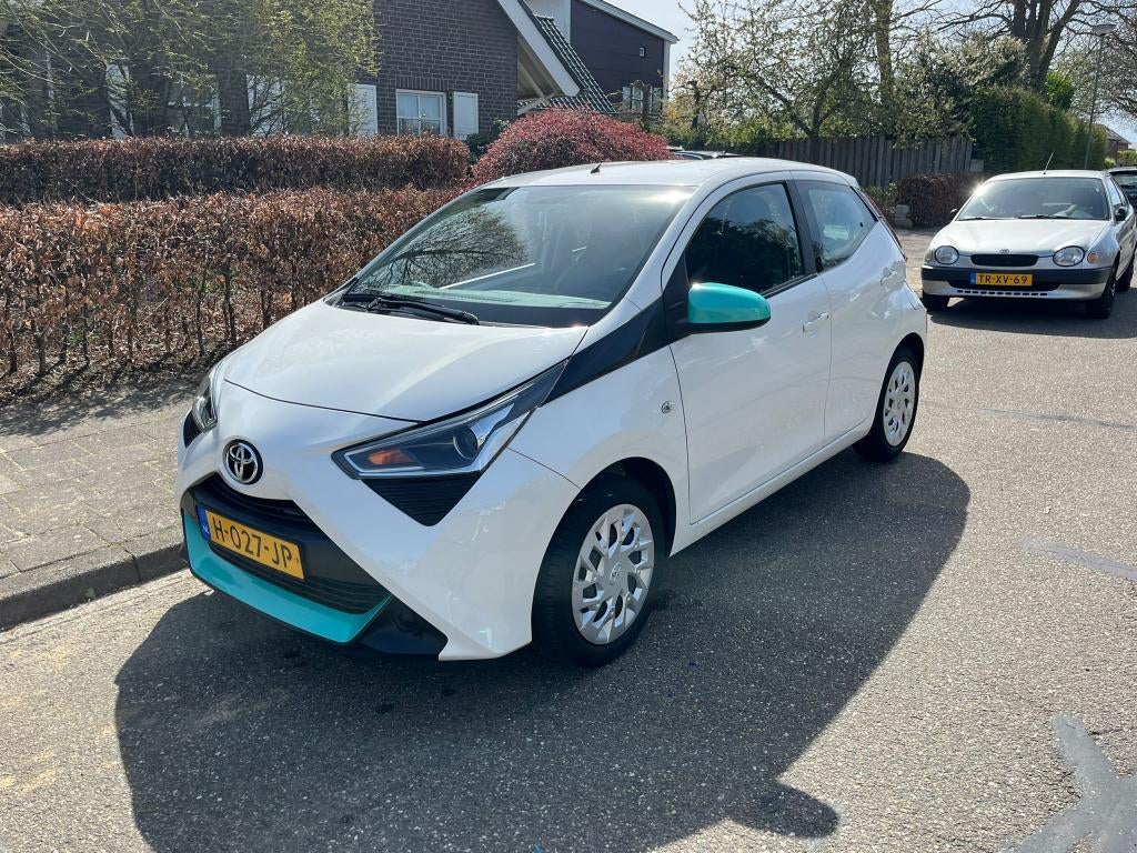 Toyota Aygo 1.0 Vvt-i 72pk X-shift 5D 2020 Wit, Auto's, Toyota, Stof, Euro 6, 4 stoelen, Wit