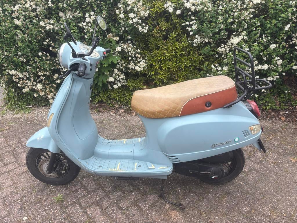 Neco Azzuro Scooter geel kenteken, Fietsen en Brommers, Snorfietsen en Snorscooters, Gebruikt, Overige merken, Benzine, Ophalen