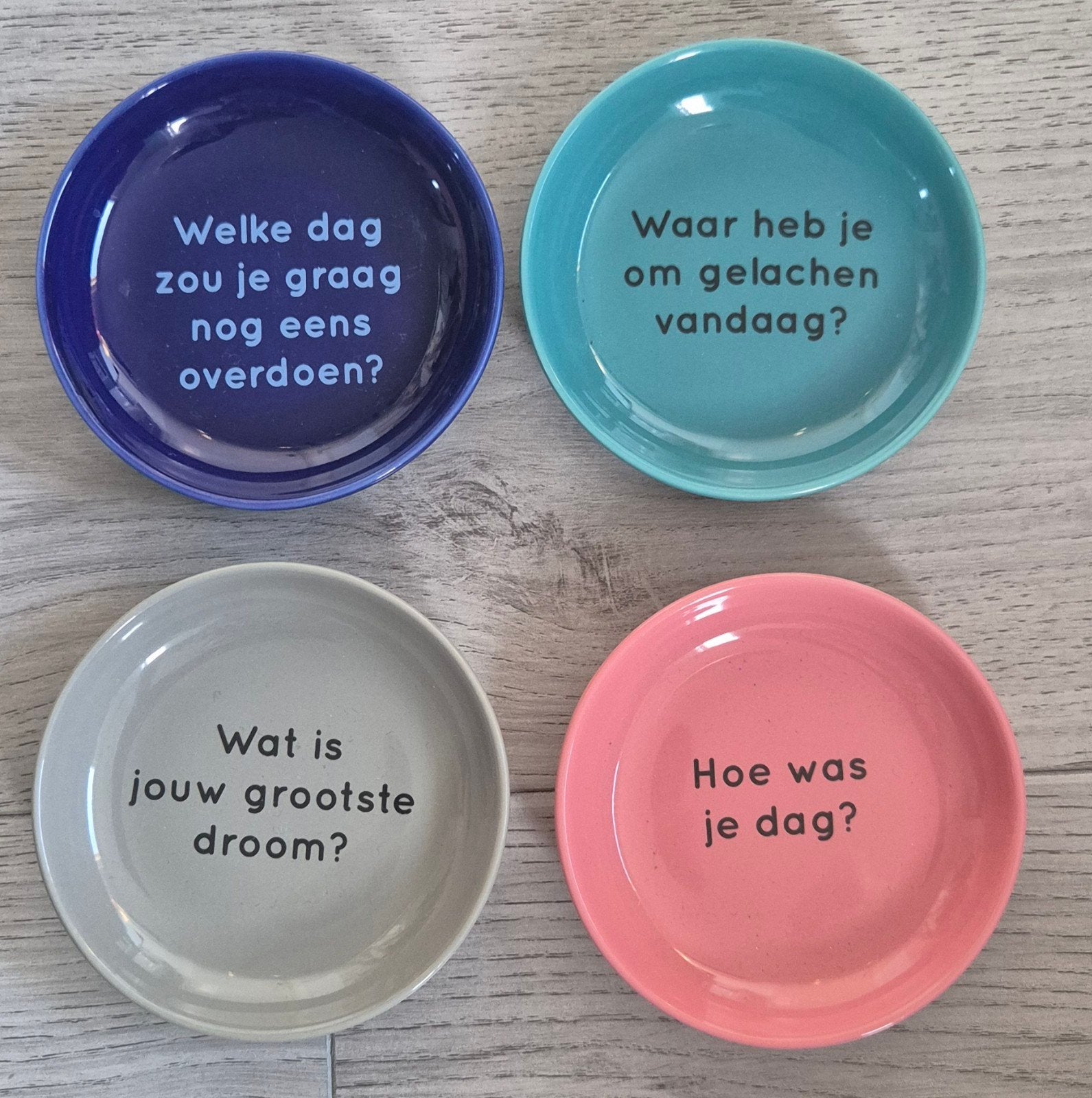 Pickwick theezakjes schoteltjes met vragen (4 stuks), Huis en Inrichting, Keuken | Servies, Ophalen, Keramiek, Zo goed als nieuw