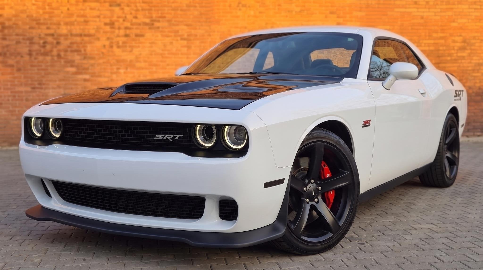 Dodge Challenger SRT 6.4L V8 Hellcat Kit 475PK, Auto's, Dodge, Gebruikt, 8 cilinders, Wit, Handgeschakeld