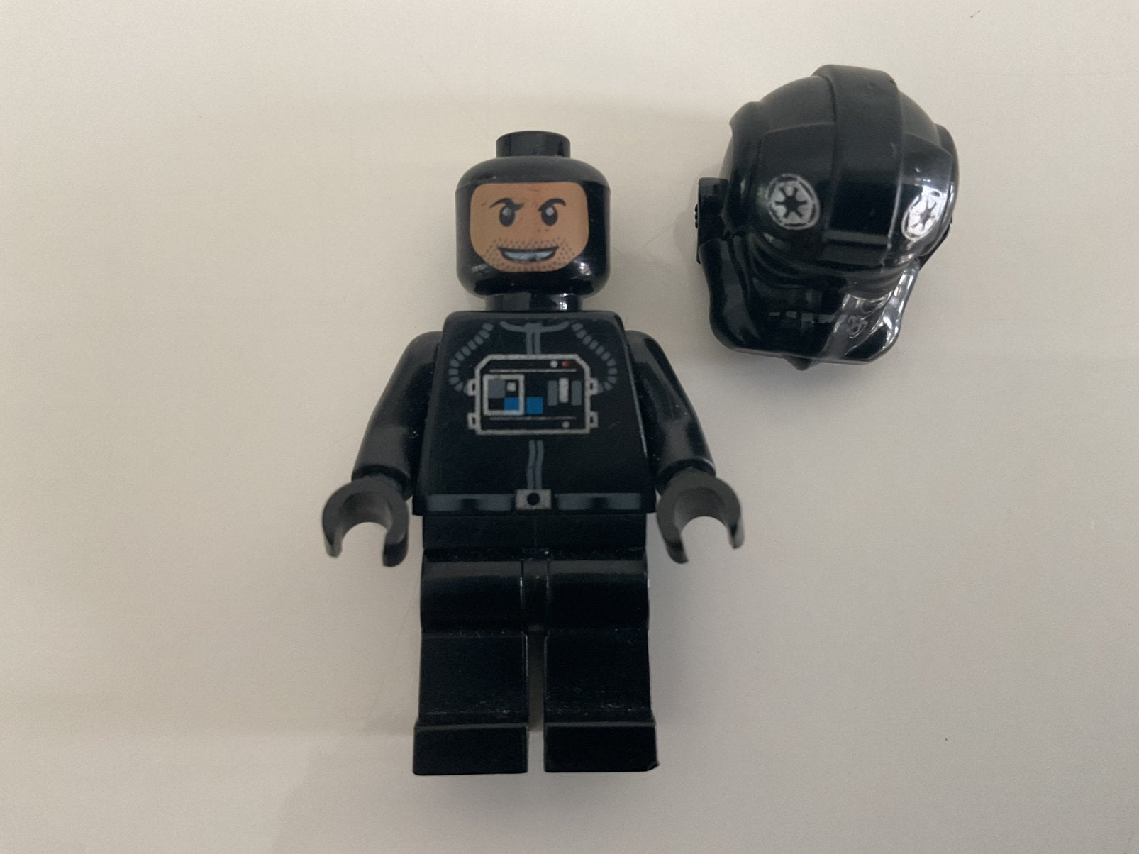 Foto 4 van LEGO Star Wars - minifiguur - sw0268a - TIE Fighter Pilot