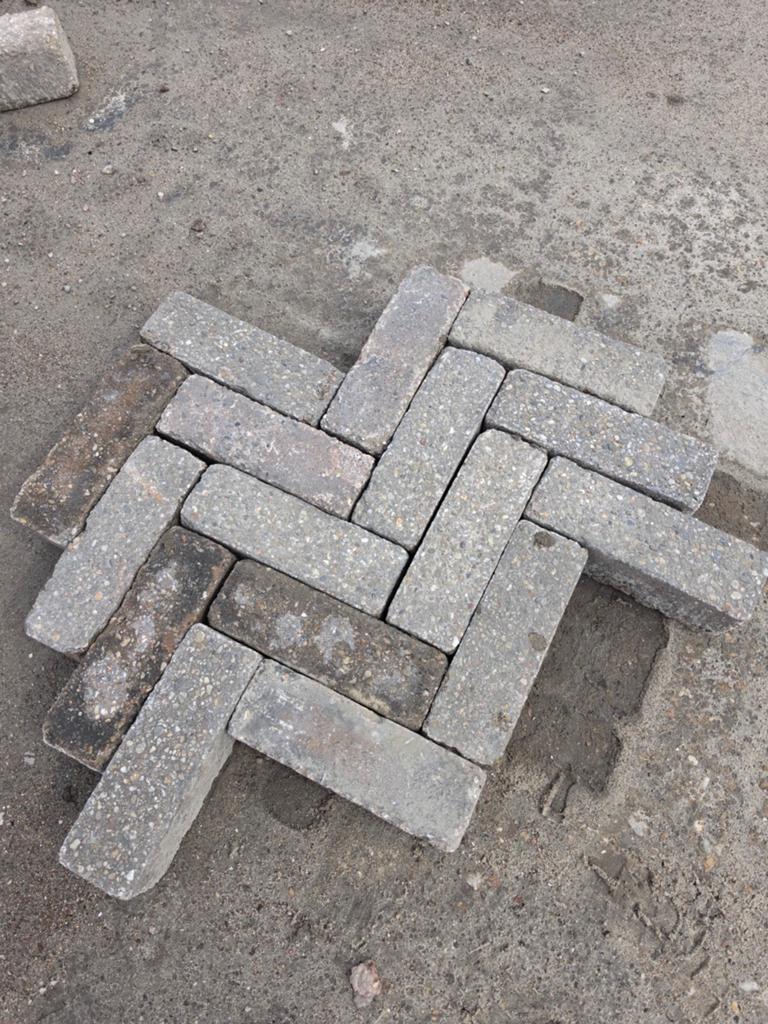Mooie partij gebruikte beton 7 duimers 10 per m2!!, Ophalen of Verzenden, Gebruikt, Beton, Klinkers