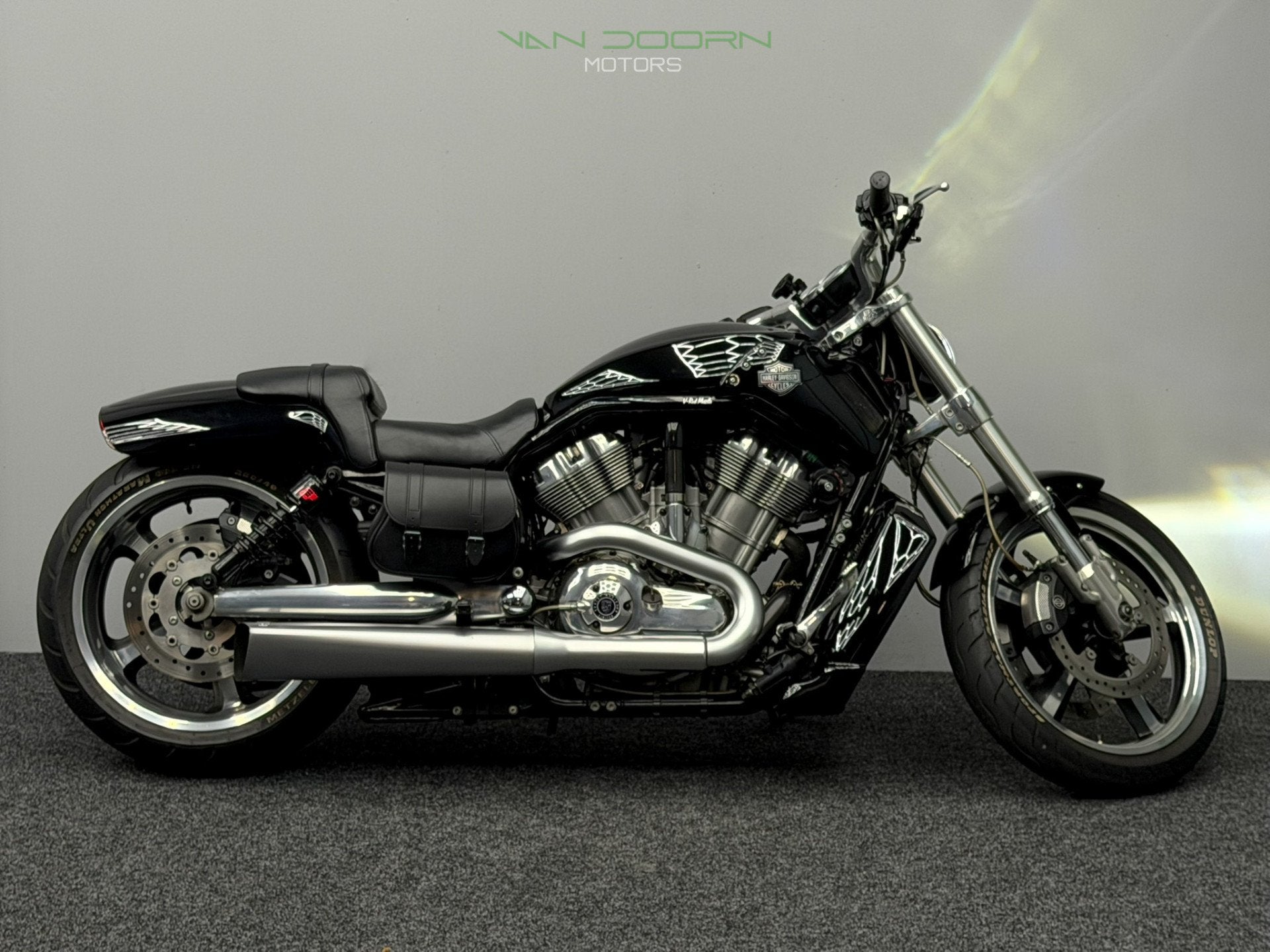 Harley-Davidson VRSCF V-Rod Muscle | 1250 | 5HD | 2011 | Van, Motoren, Motoren | Harley-Davidson, Sportuitlaat, Info@vandoornmotors.nl