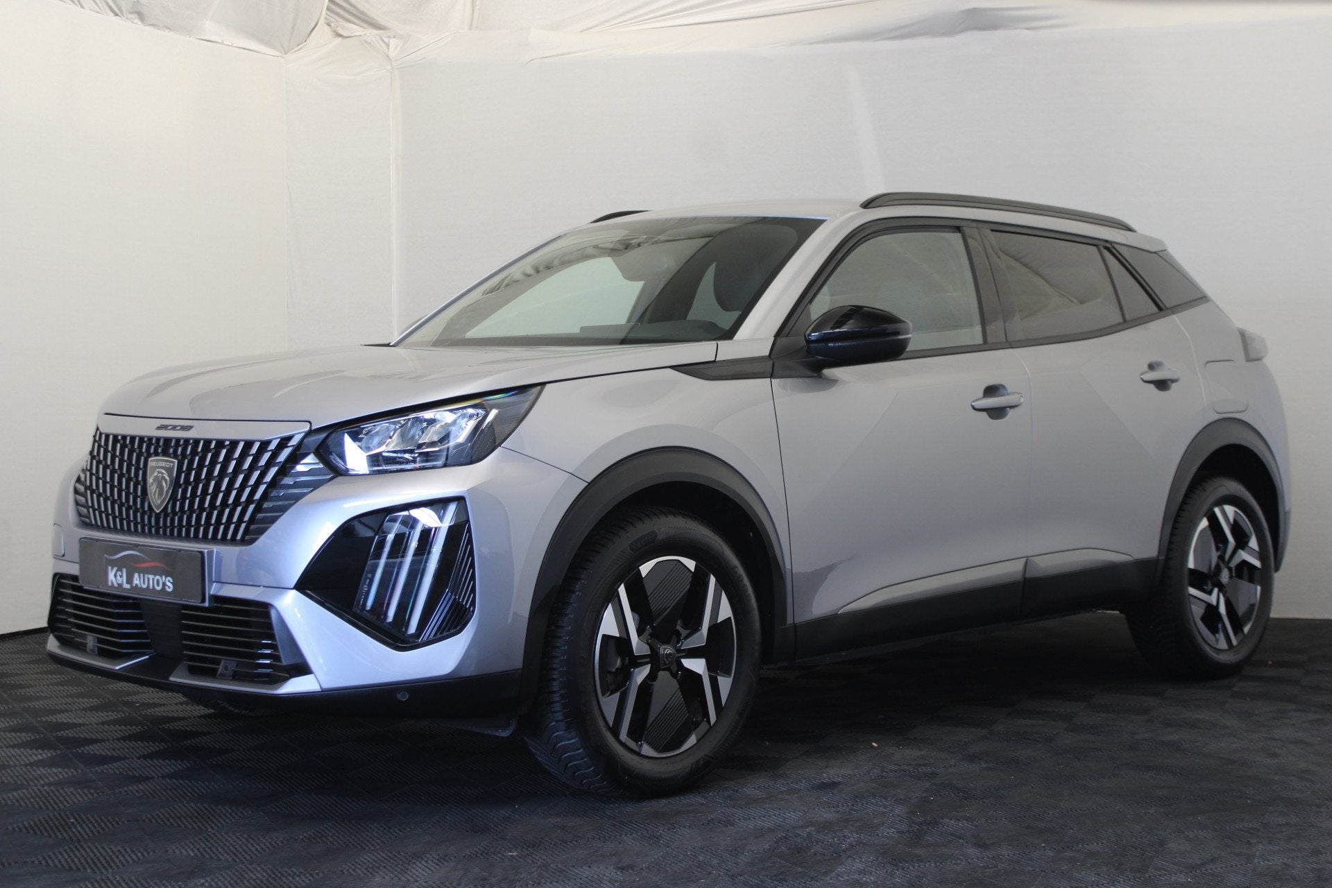 Peugeot 2008 1.2 PureTech 130 Allure (bj 2024, automaat), Auto's, Parkeersensor, Gebruikt, 1199 cc, Leder en Stof
