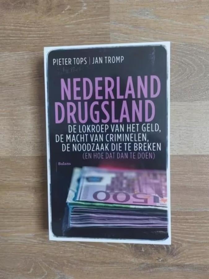 Nederland Drugsland door P. Tops, Boeken, Biografieën, Zo goed als nieuw, Overige, Ophalen of Verzenden
